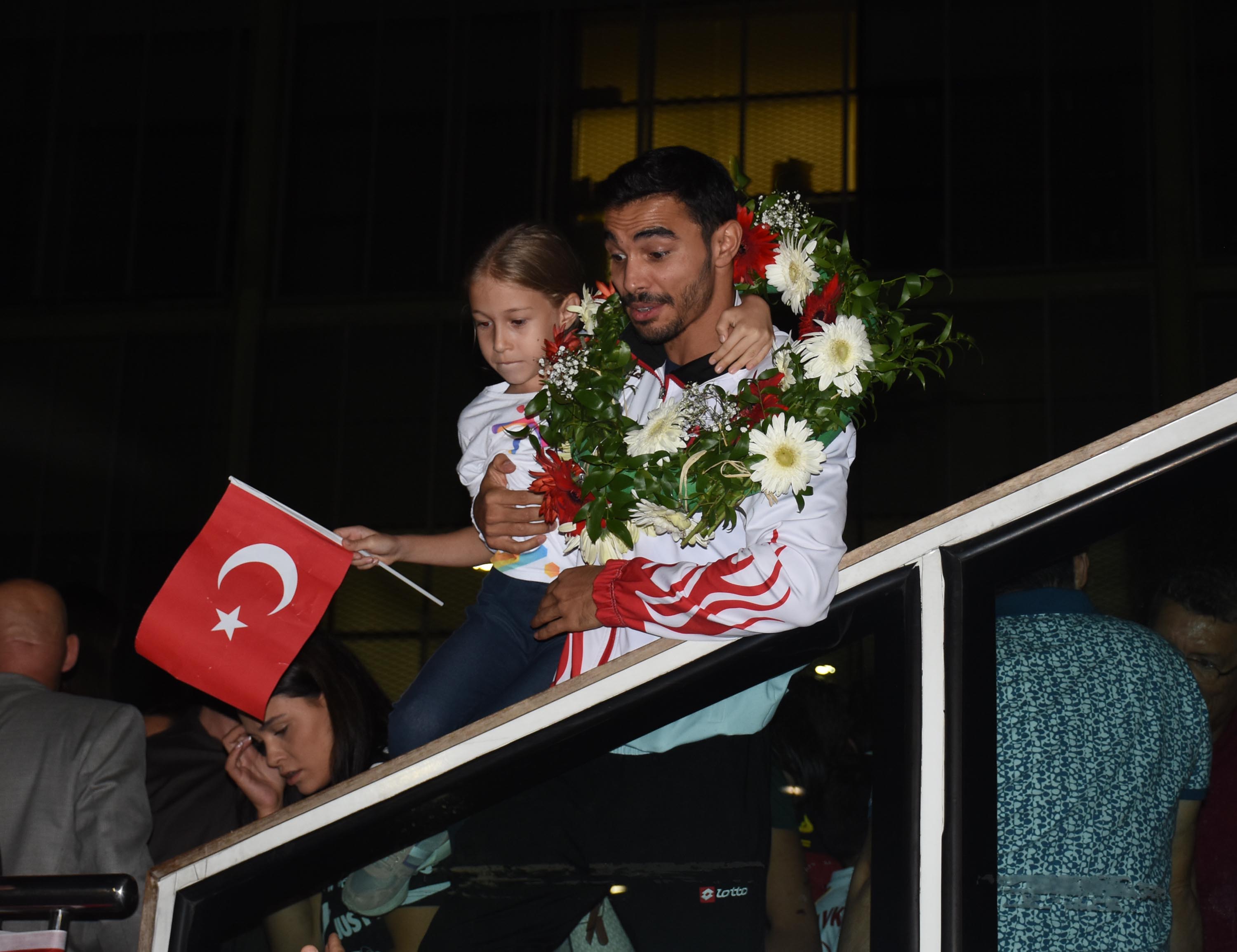 Olimpiyat gururlarına muhteşem karşılama