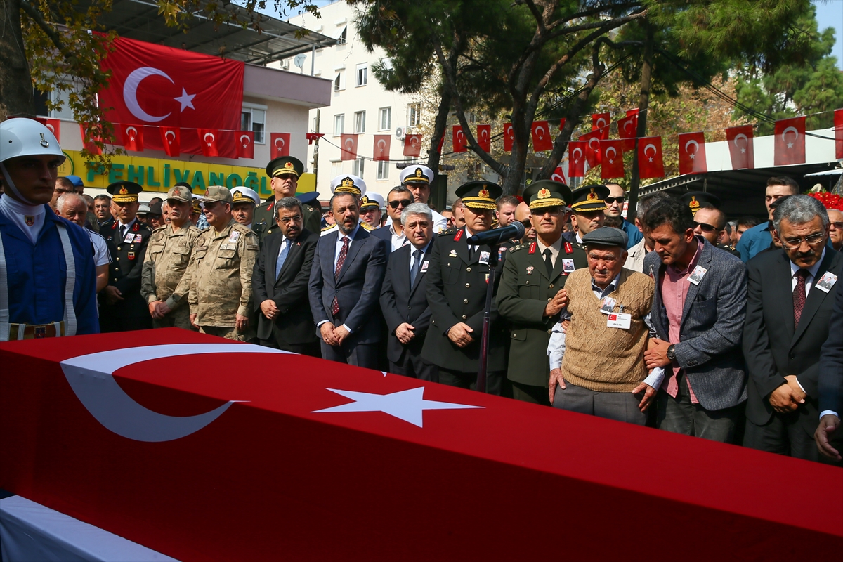 Şehit babaya asker selamıyla veda