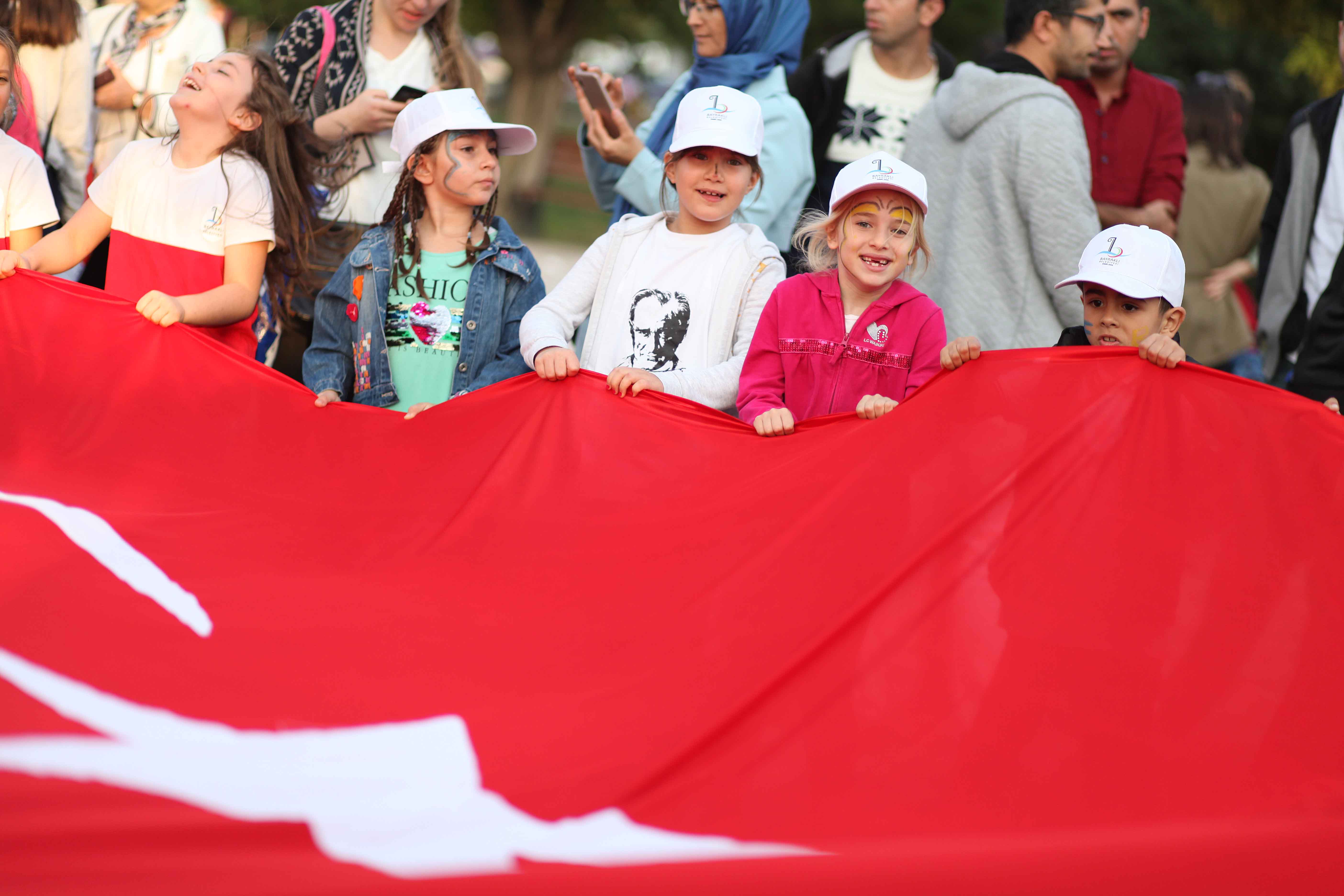 İzmir'i Cumhuriyet coşkusu sardı