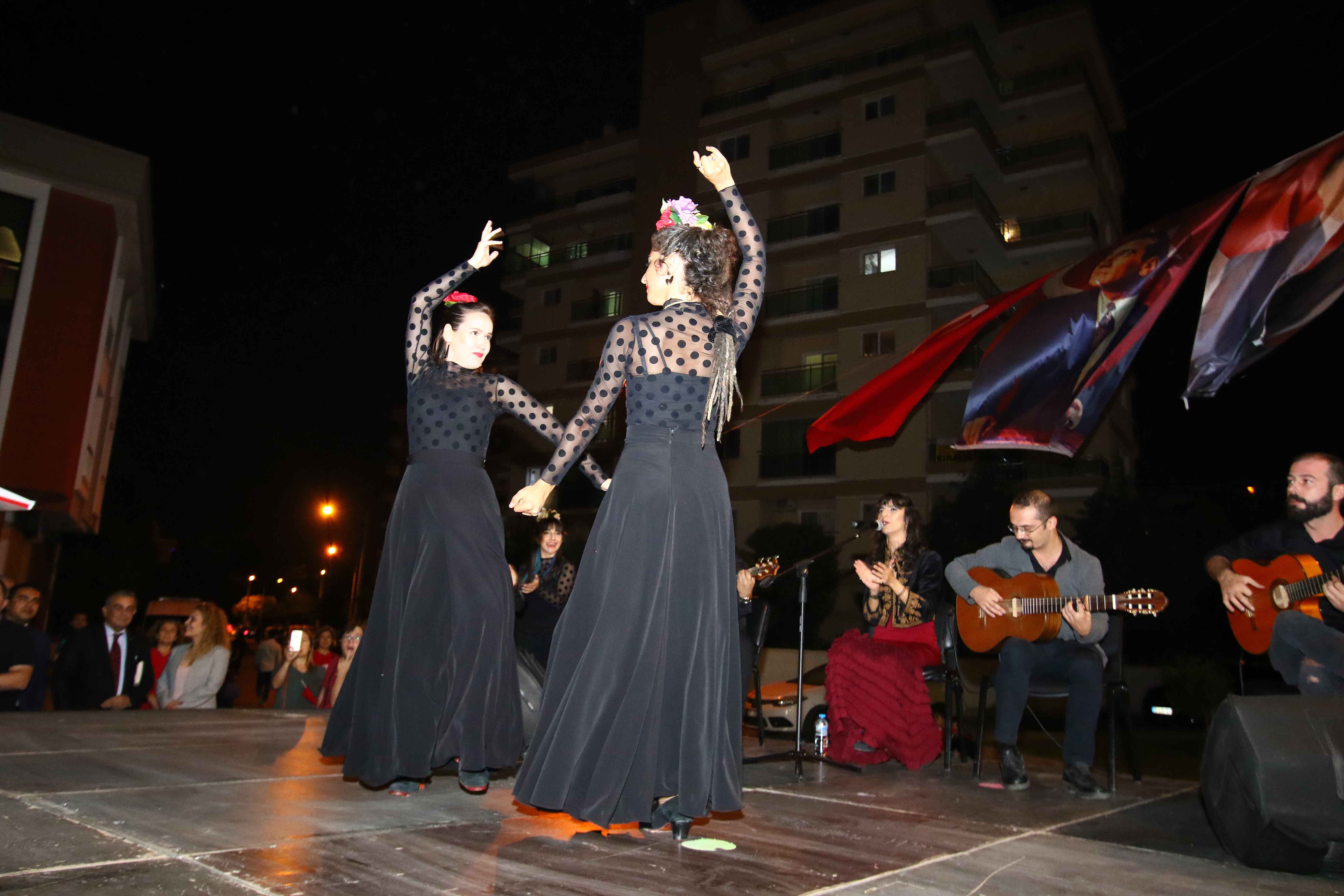 İzmir'i Cumhuriyet coşkusu sardı