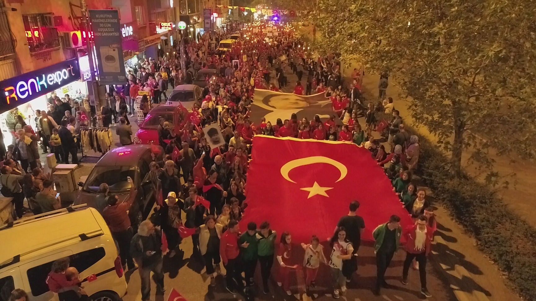 İzmir'i Cumhuriyet coşkusu sardı