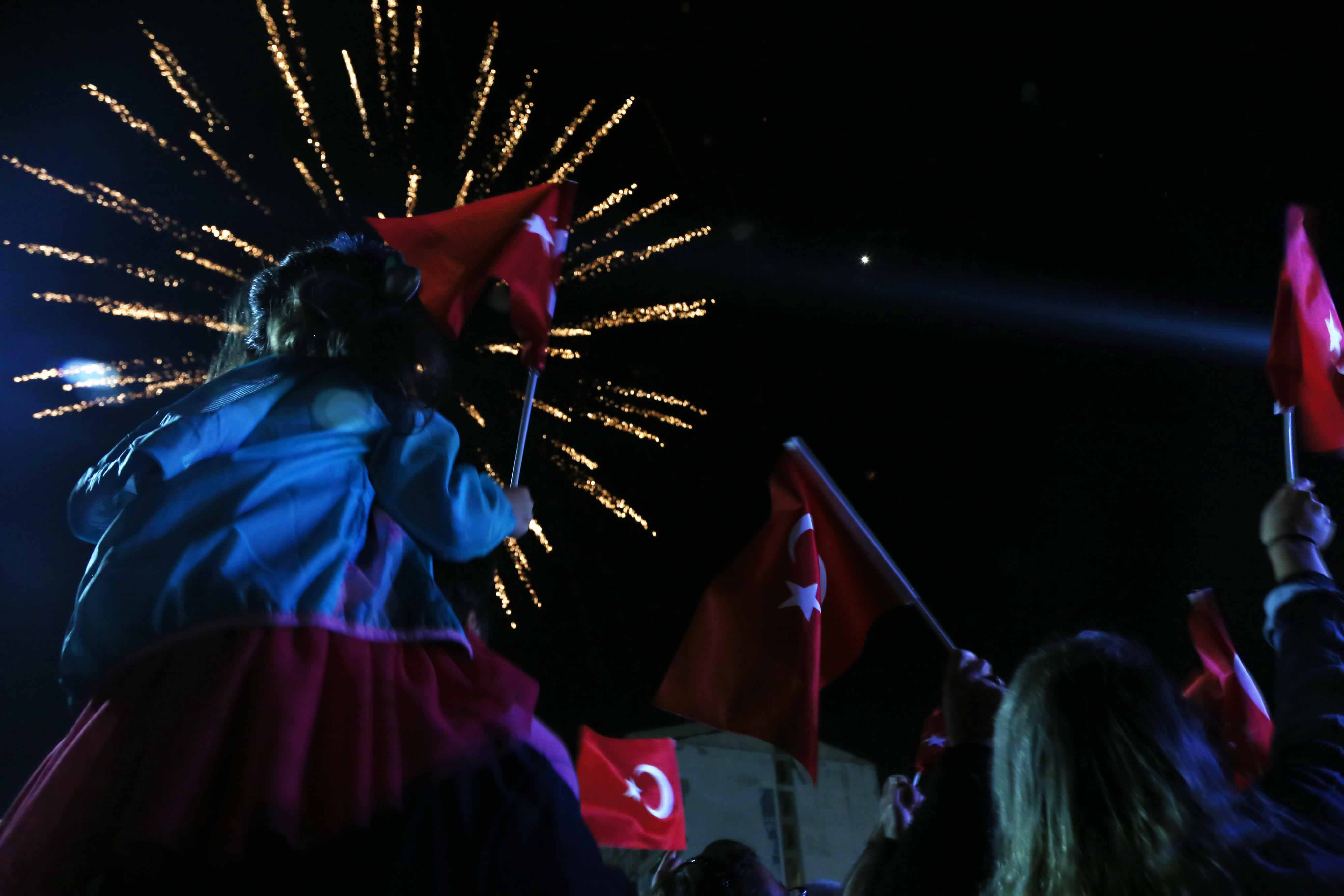 İzmir'i Cumhuriyet coşkusu sardı