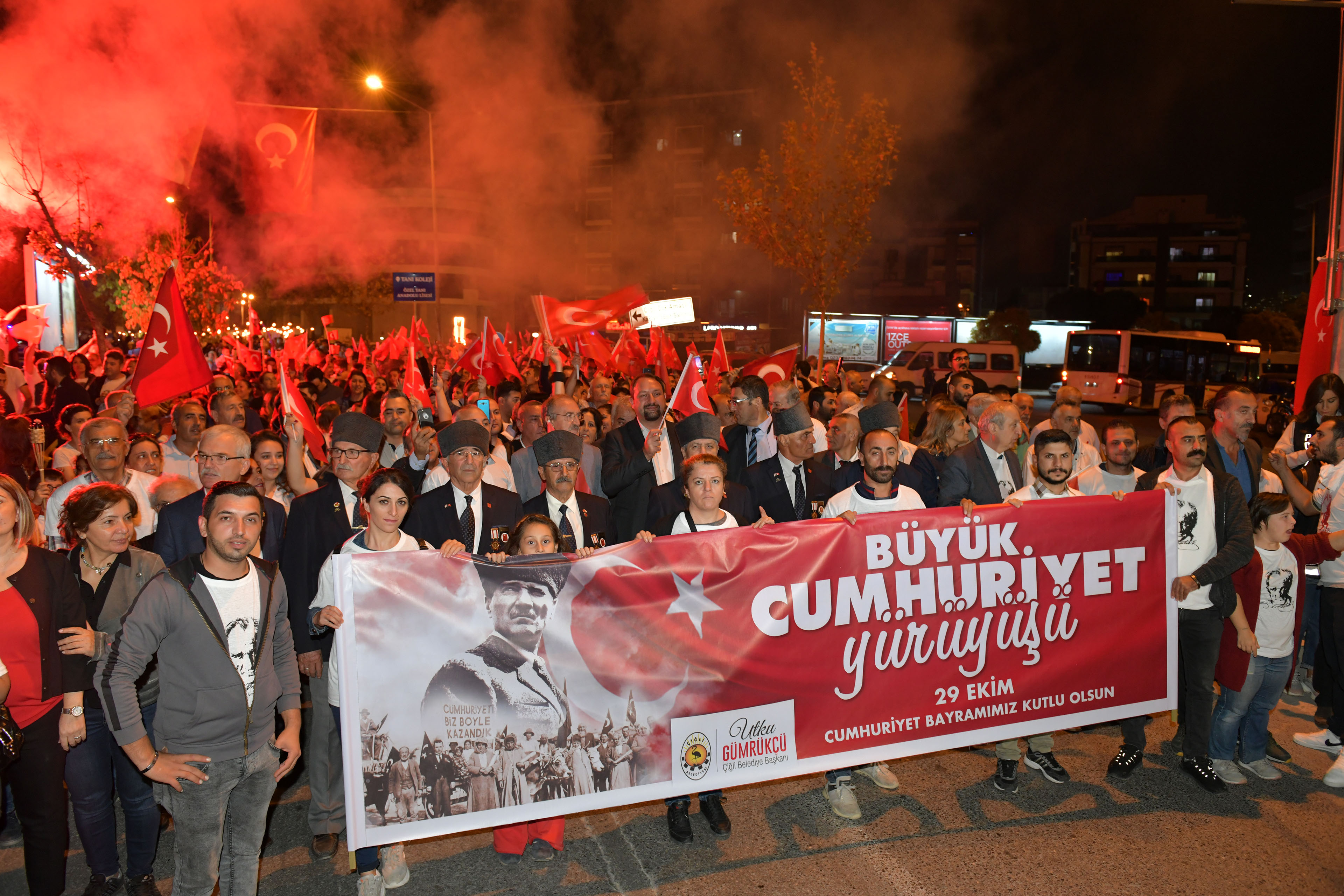 İzmir'i Cumhuriyet coşkusu sardı