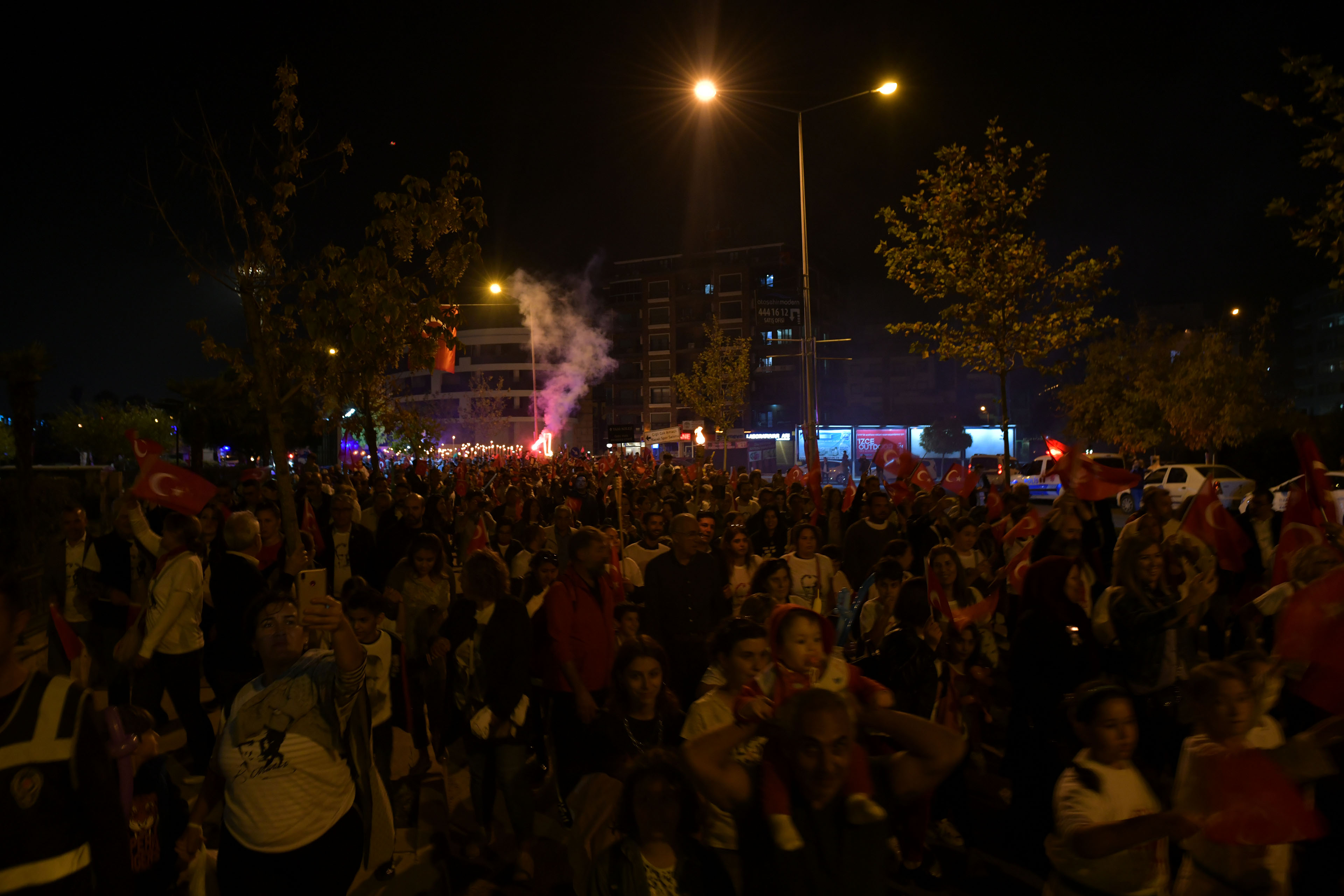 İzmir'i Cumhuriyet coşkusu sardı