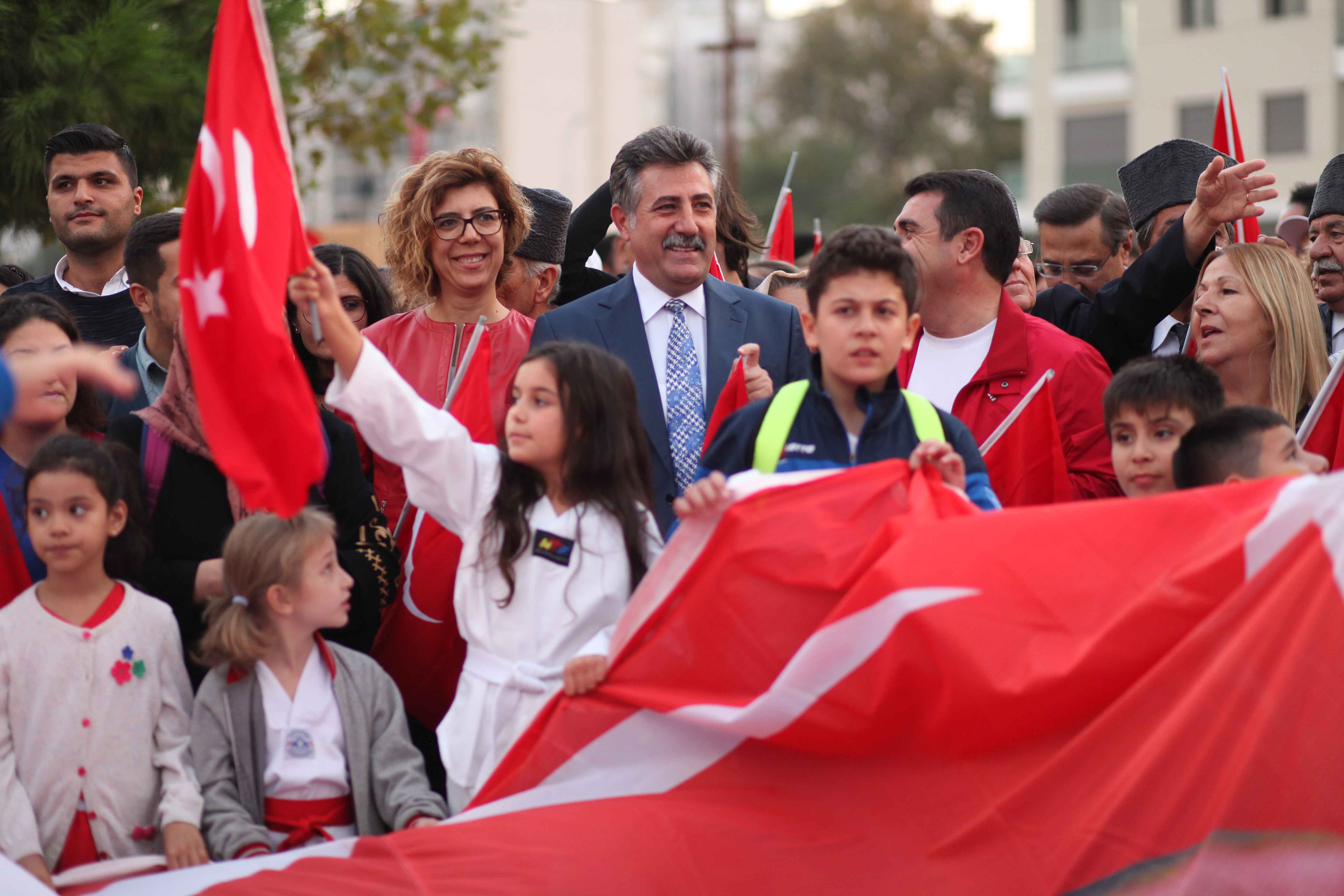 İzmir'i Cumhuriyet coşkusu sardı