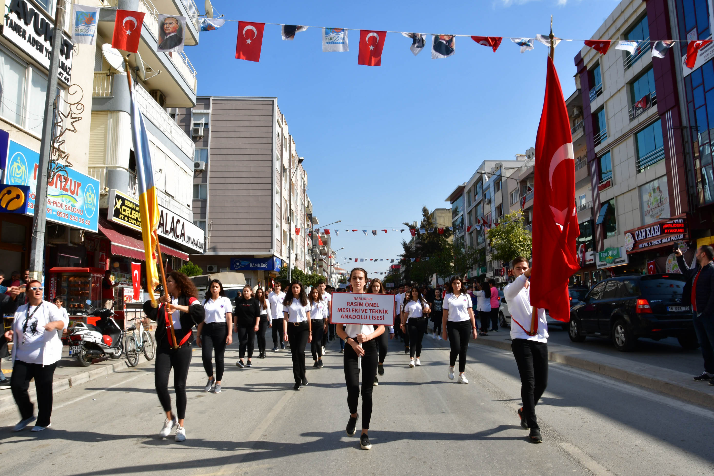 İzmir'i Cumhuriyet coşkusu sardı