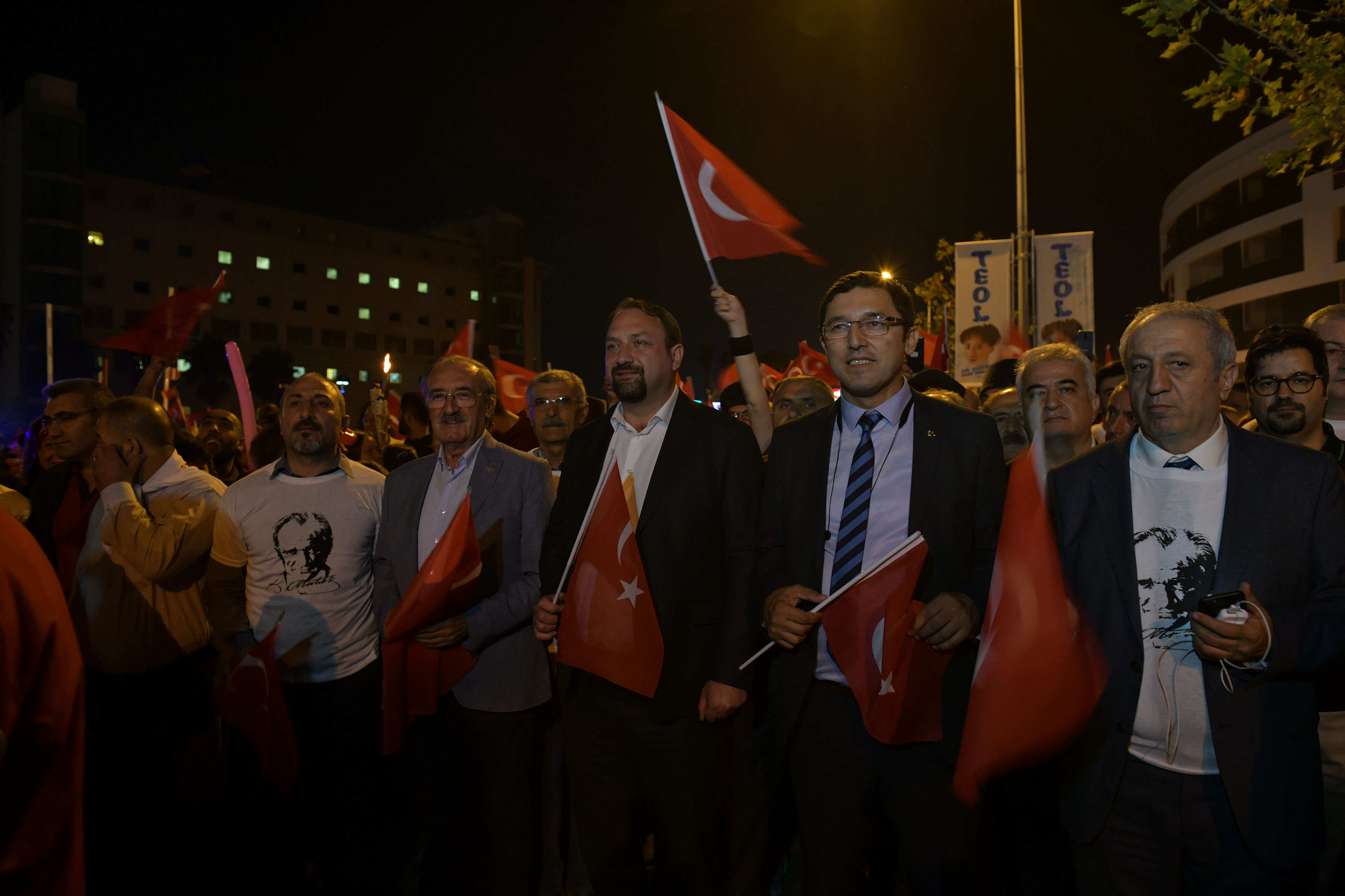 İzmir'i Cumhuriyet coşkusu sardı