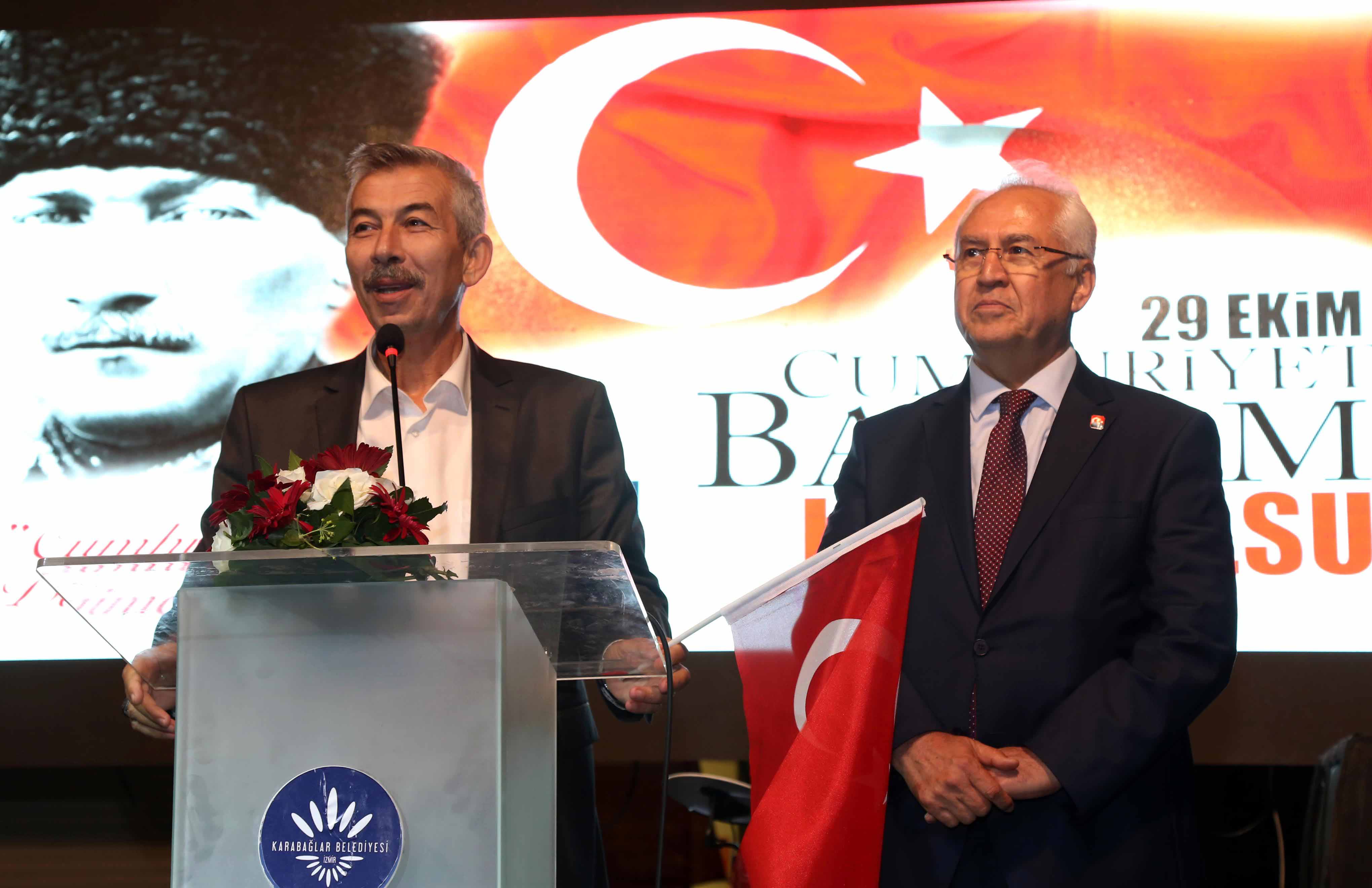 İzmir'i Cumhuriyet coşkusu sardı