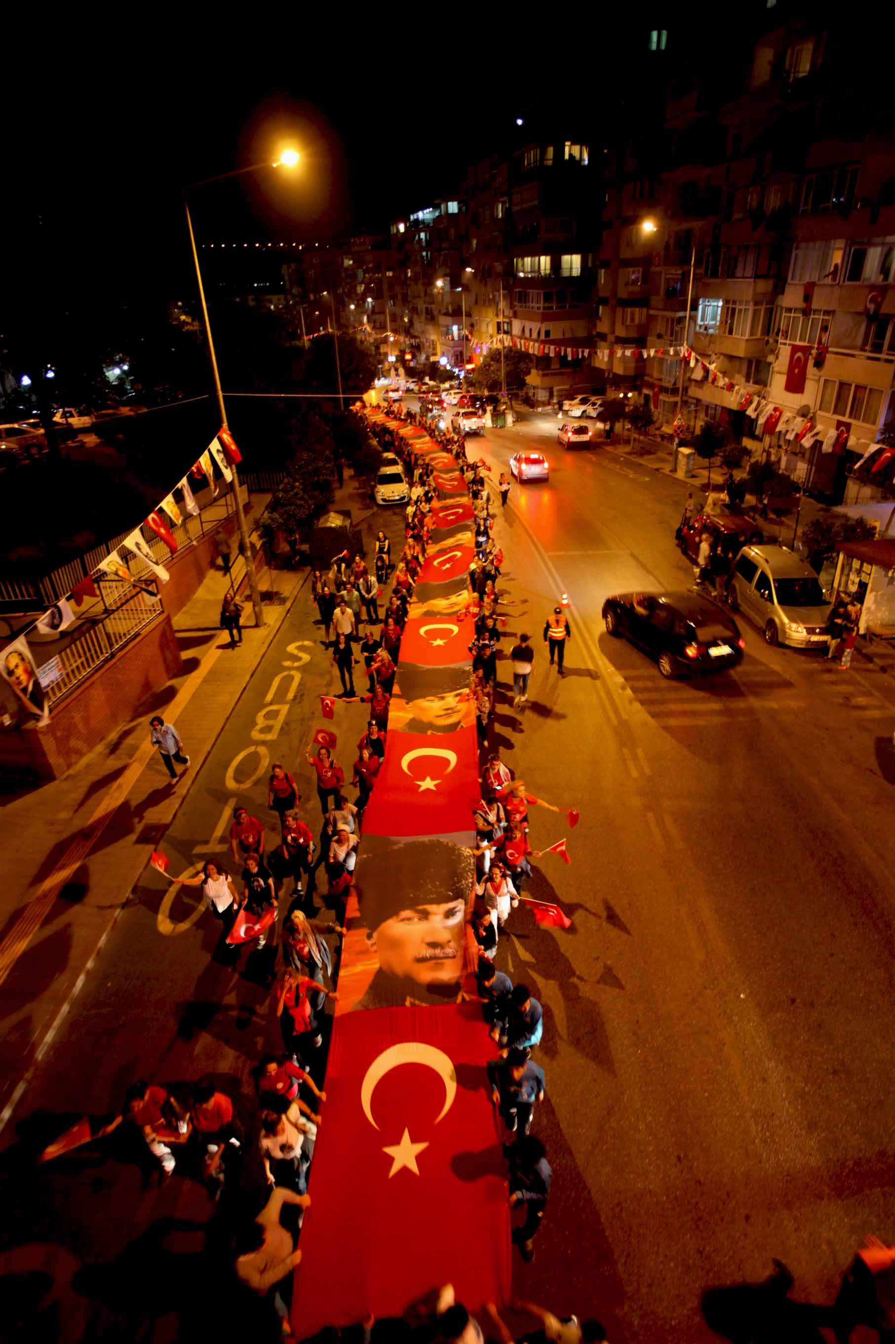 İzmir'i Cumhuriyet coşkusu sardı