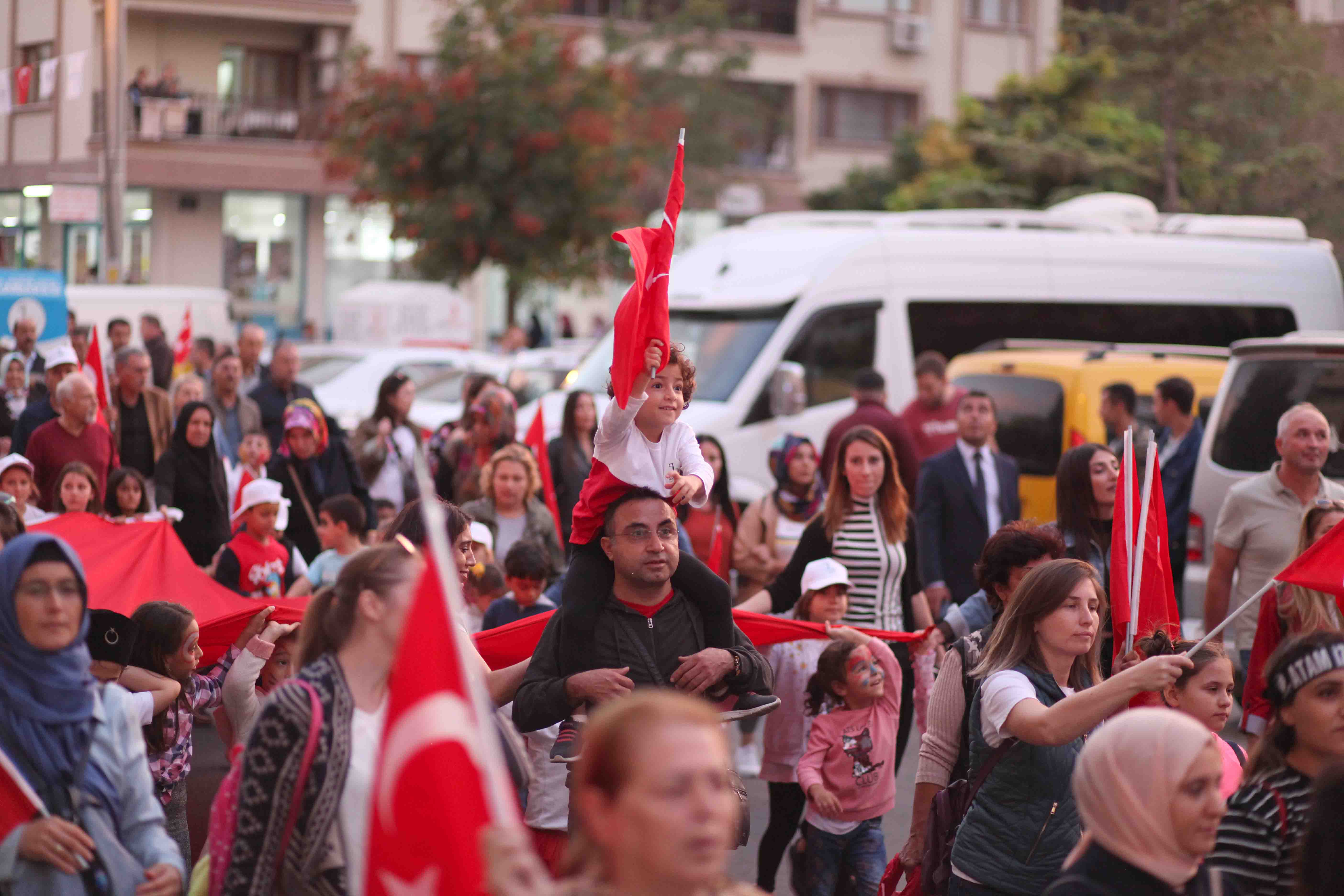 İzmir'i Cumhuriyet coşkusu sardı