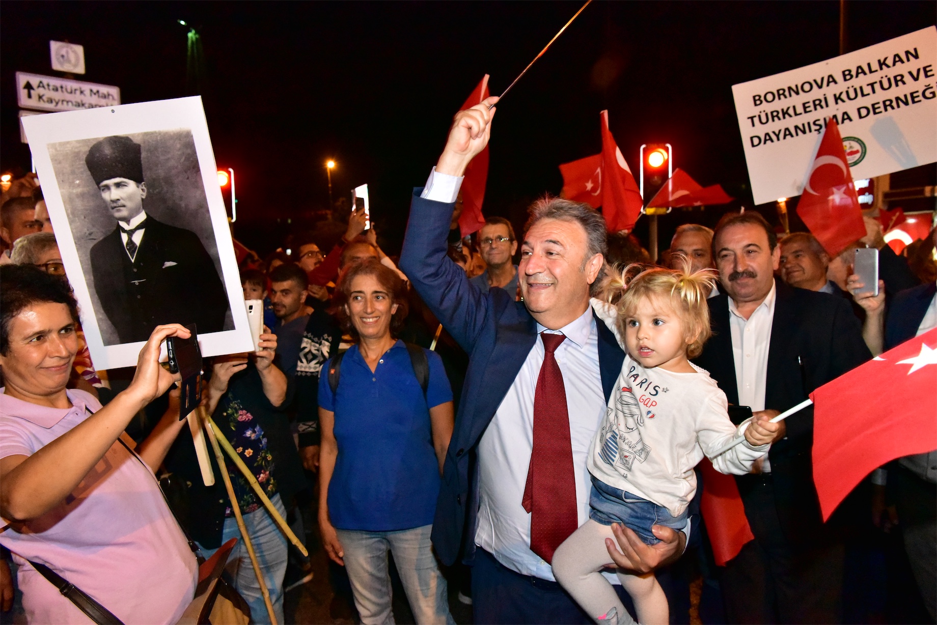 İzmir'i Cumhuriyet coşkusu sardı