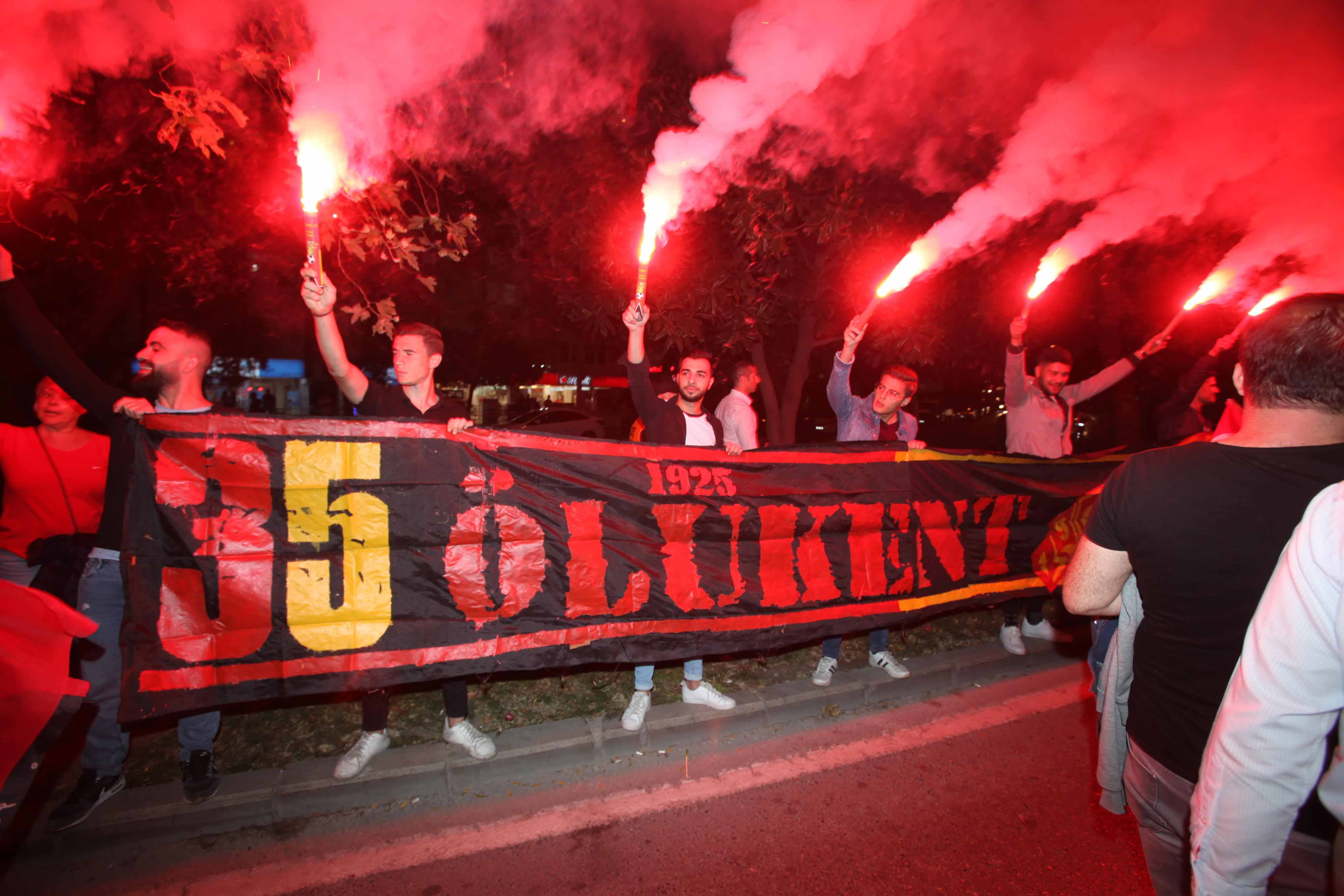 İzmir'i Cumhuriyet coşkusu sardı