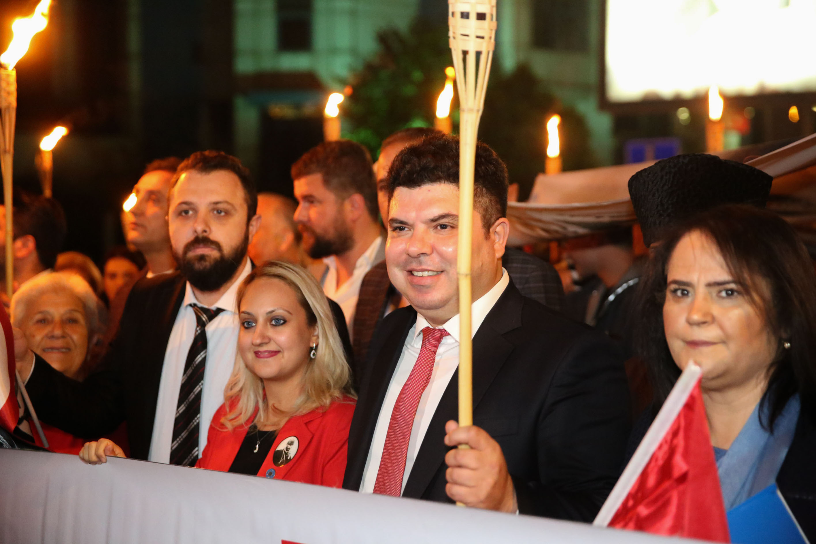 İzmir'i Cumhuriyet coşkusu sardı