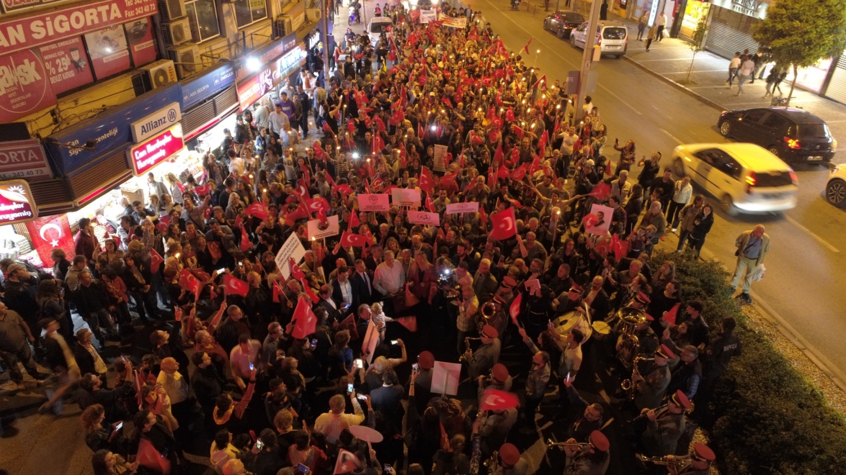 İzmir'i Cumhuriyet coşkusu sardı