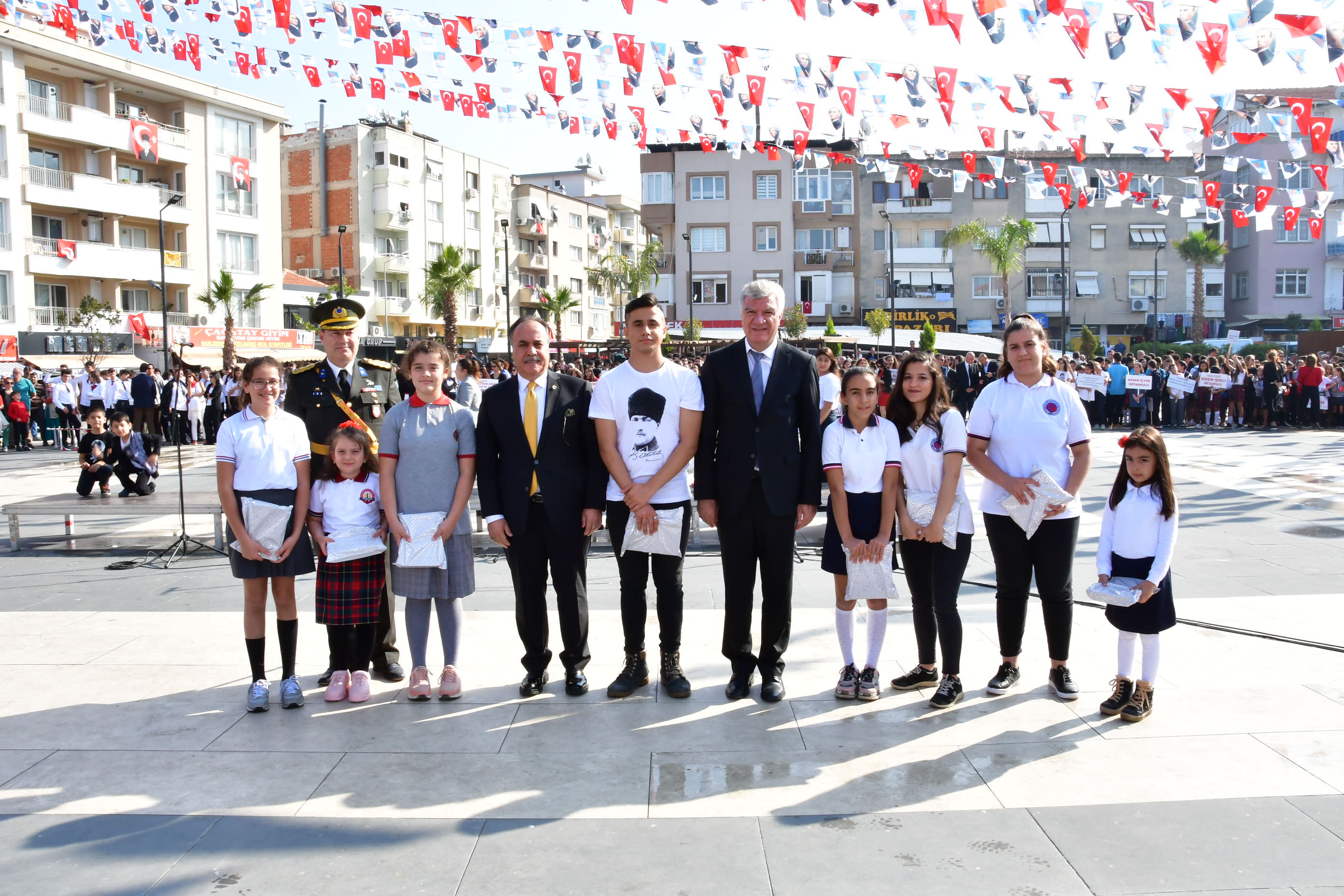 İzmir'i Cumhuriyet coşkusu sardı