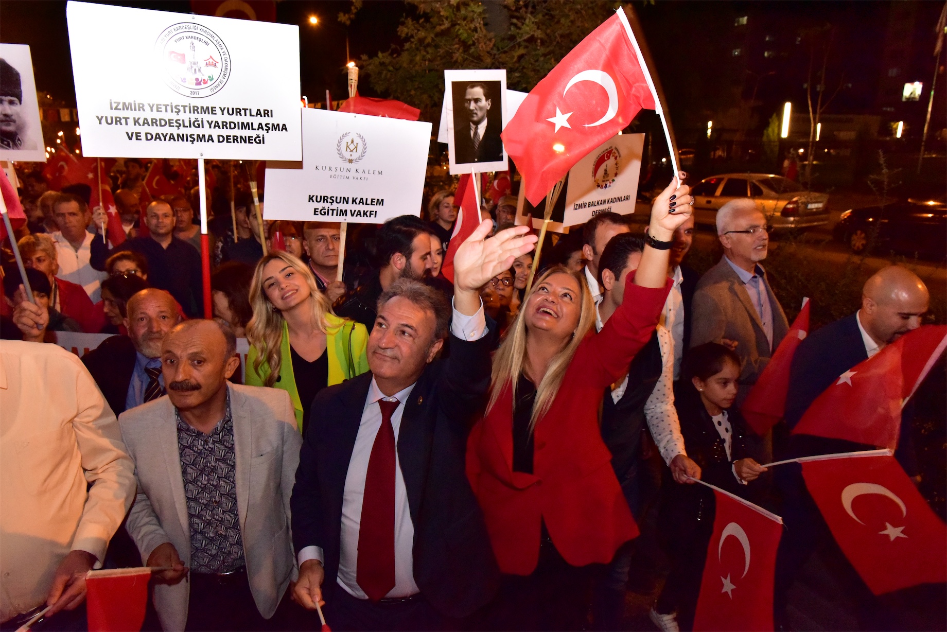 İzmir'i Cumhuriyet coşkusu sardı