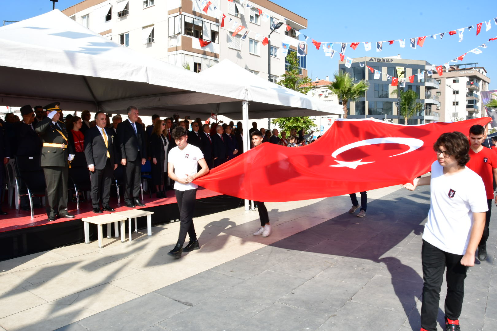 İzmir'i Cumhuriyet coşkusu sardı