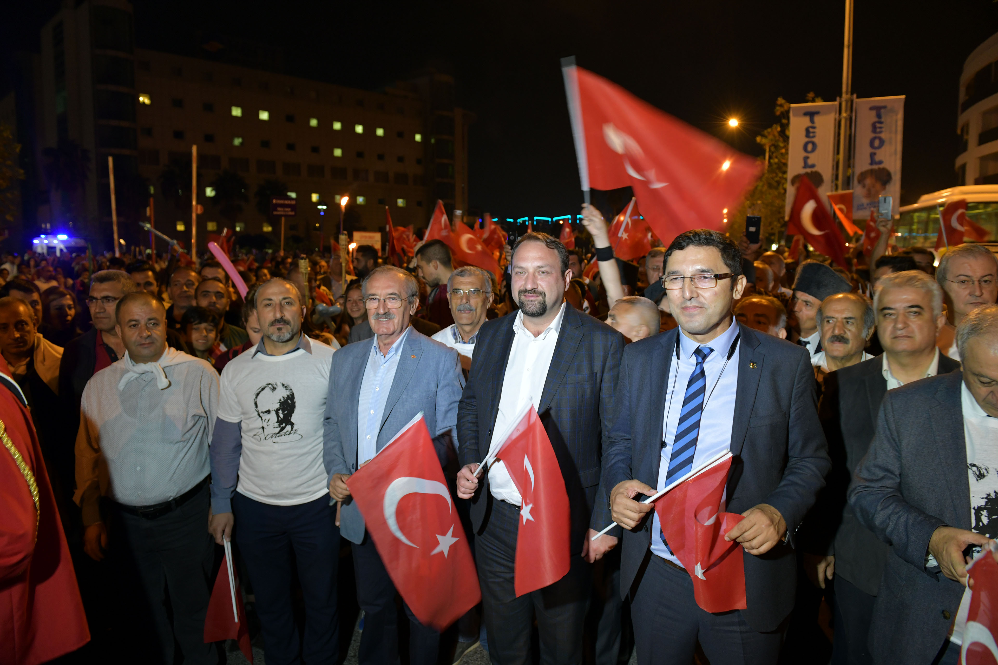 İzmir'i Cumhuriyet coşkusu sardı