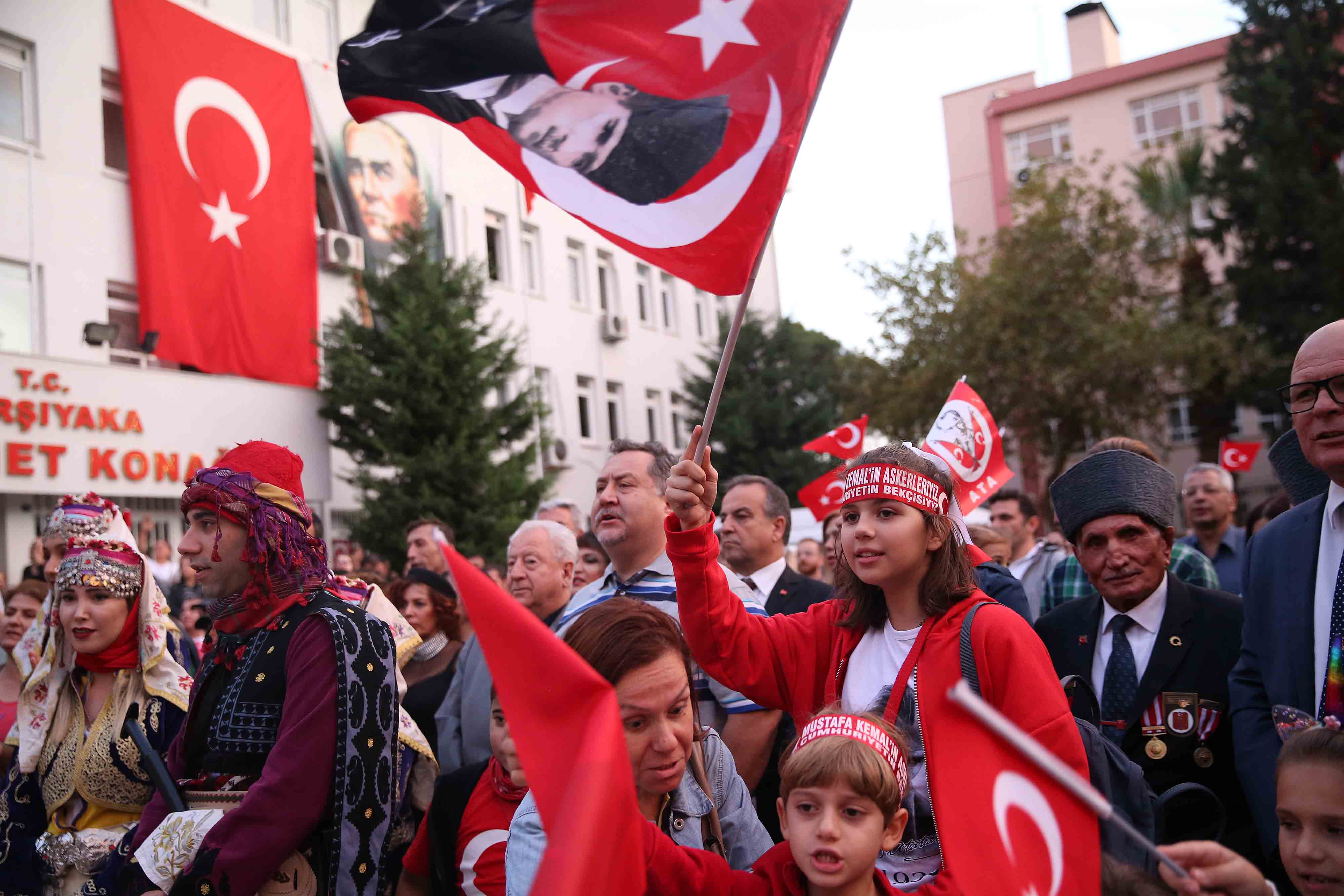 İzmir'i Cumhuriyet coşkusu sardı