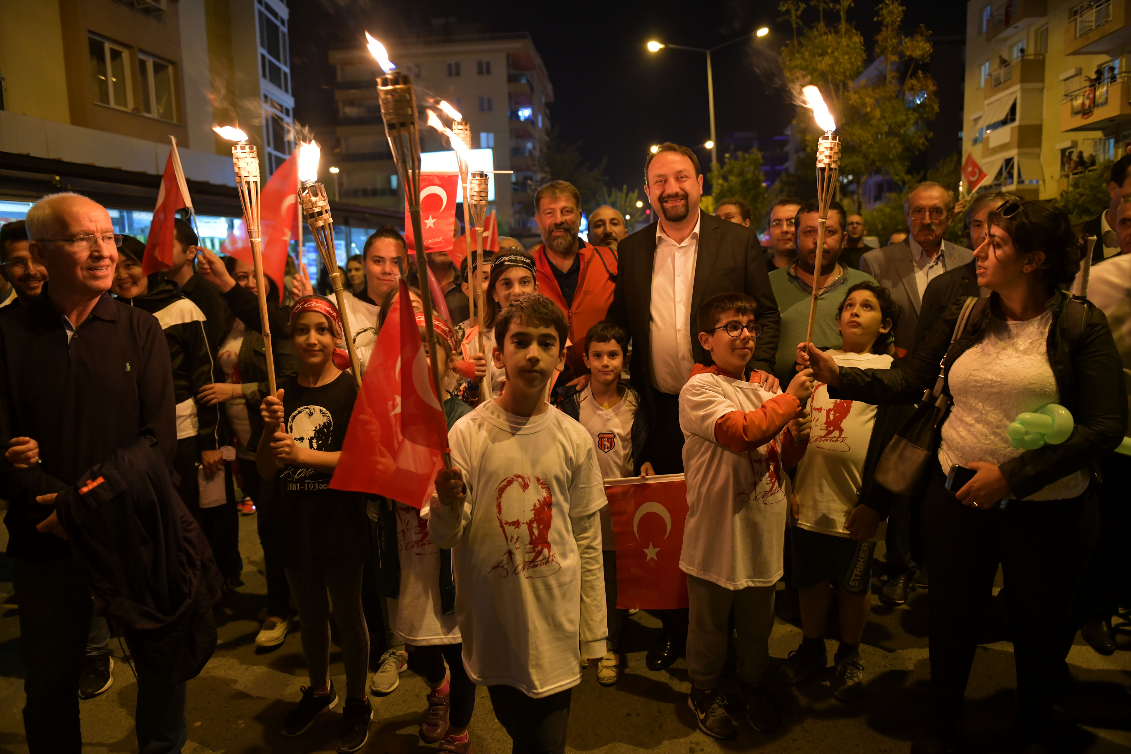 İzmir'i Cumhuriyet coşkusu sardı