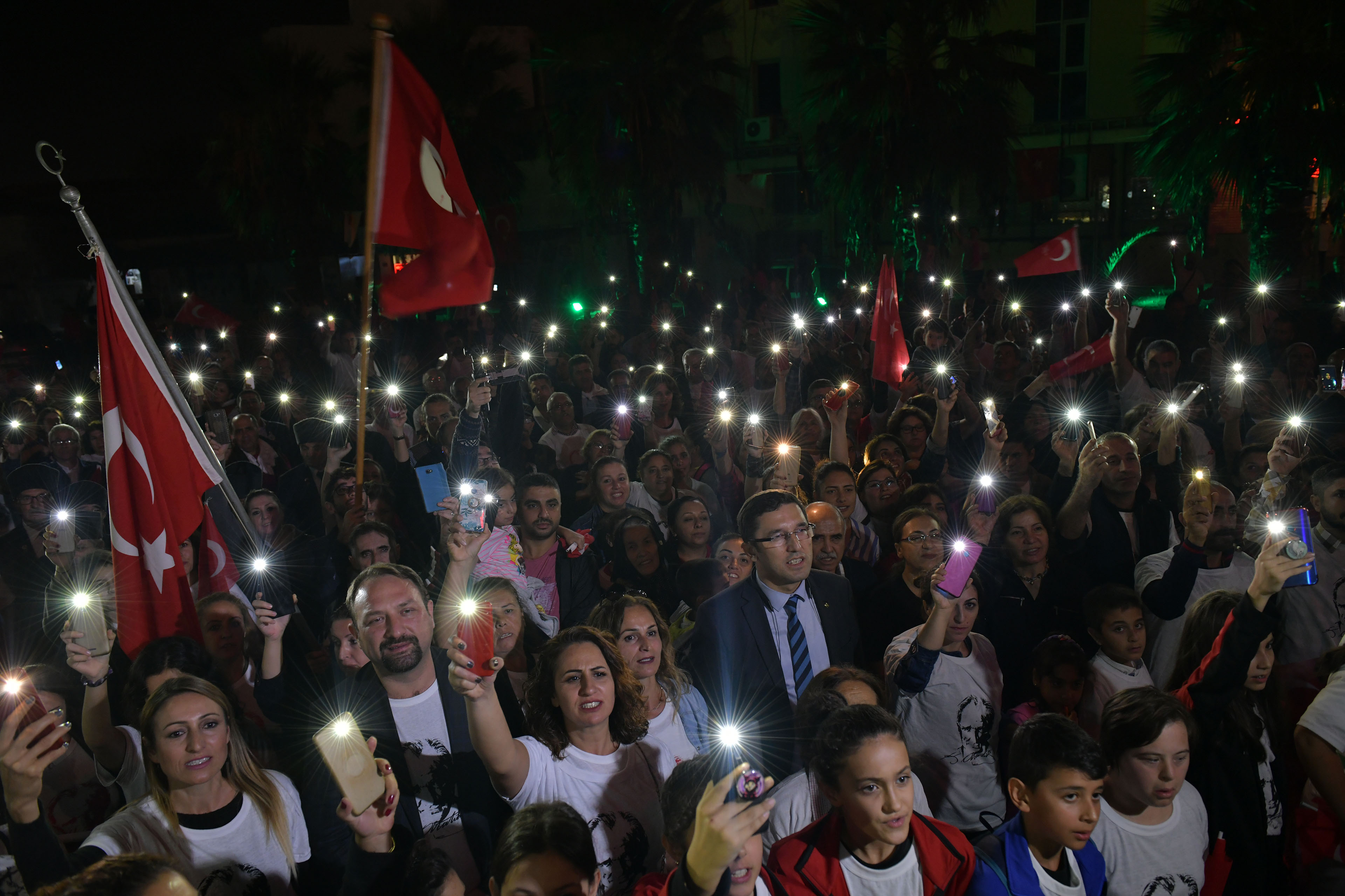 İzmir'i Cumhuriyet coşkusu sardı