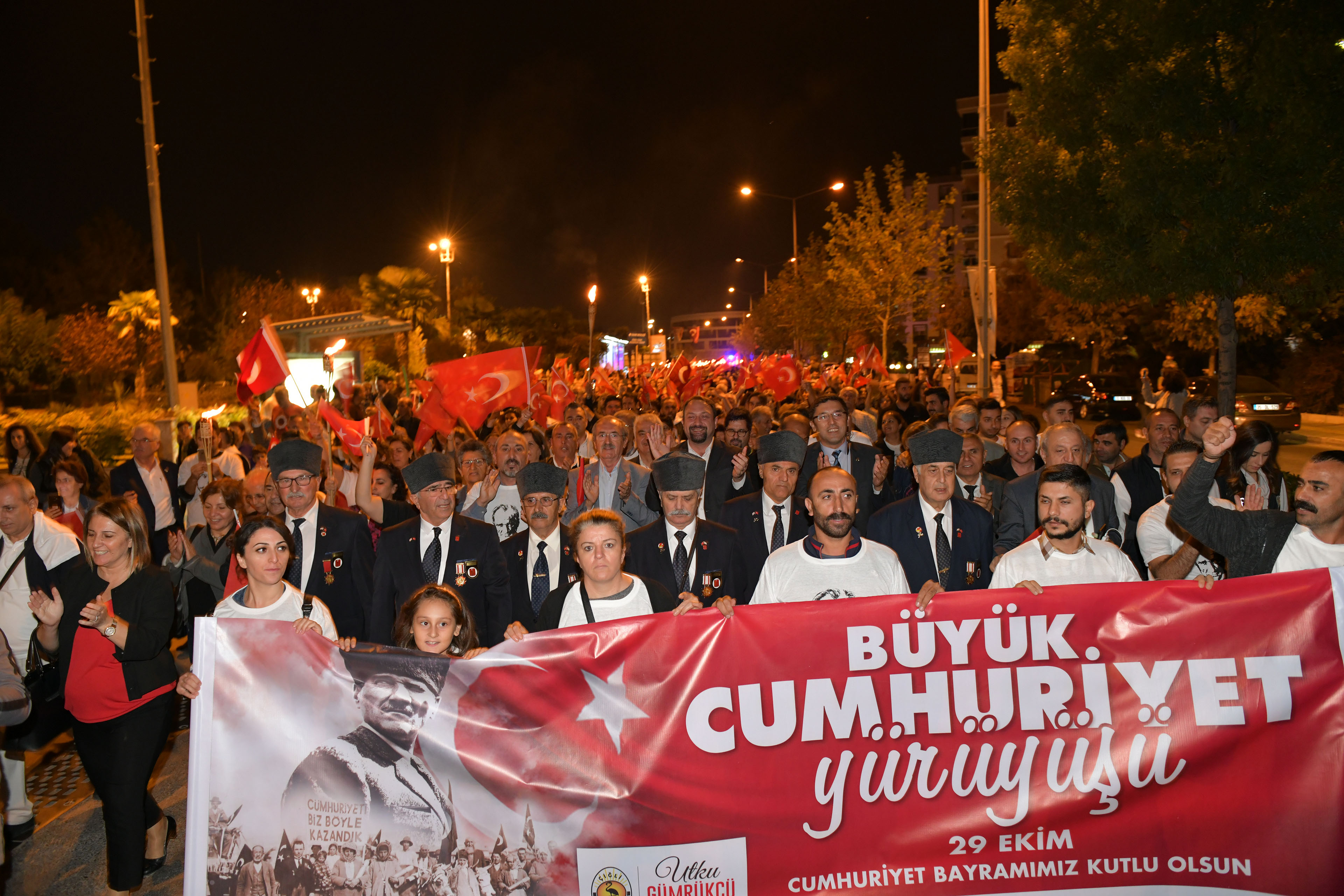 İzmir'i Cumhuriyet coşkusu sardı