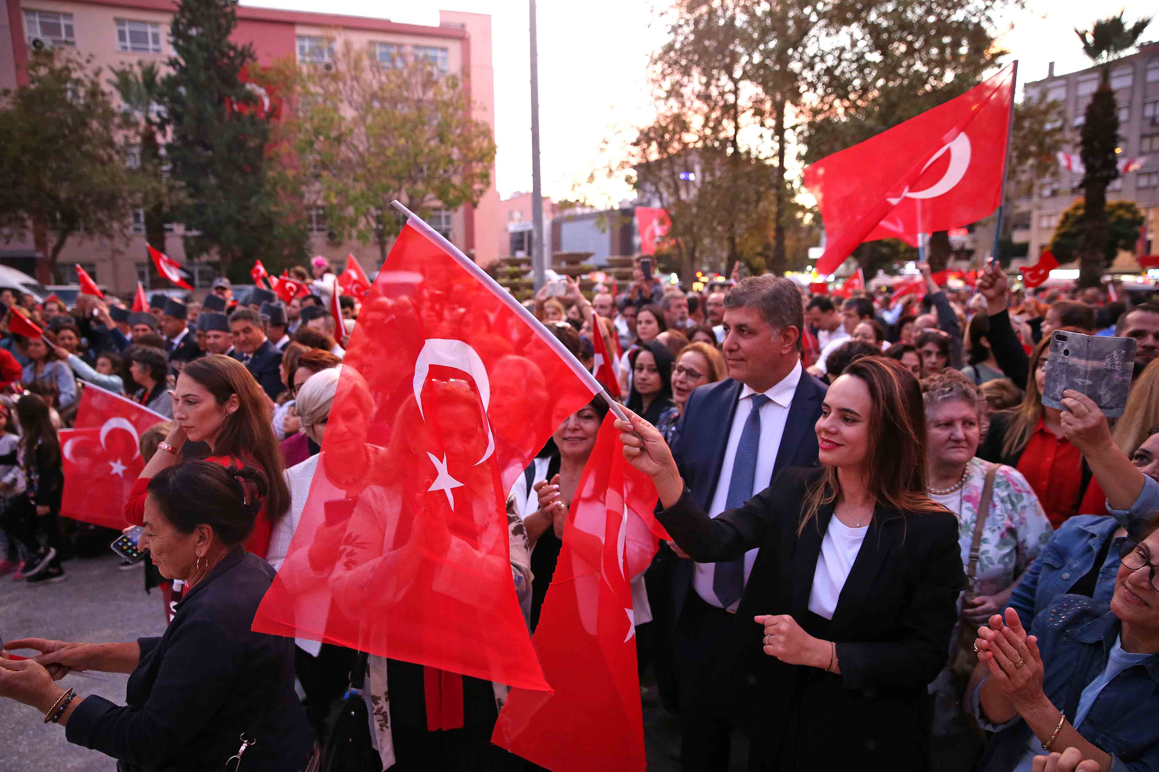 İzmir'i Cumhuriyet coşkusu sardı