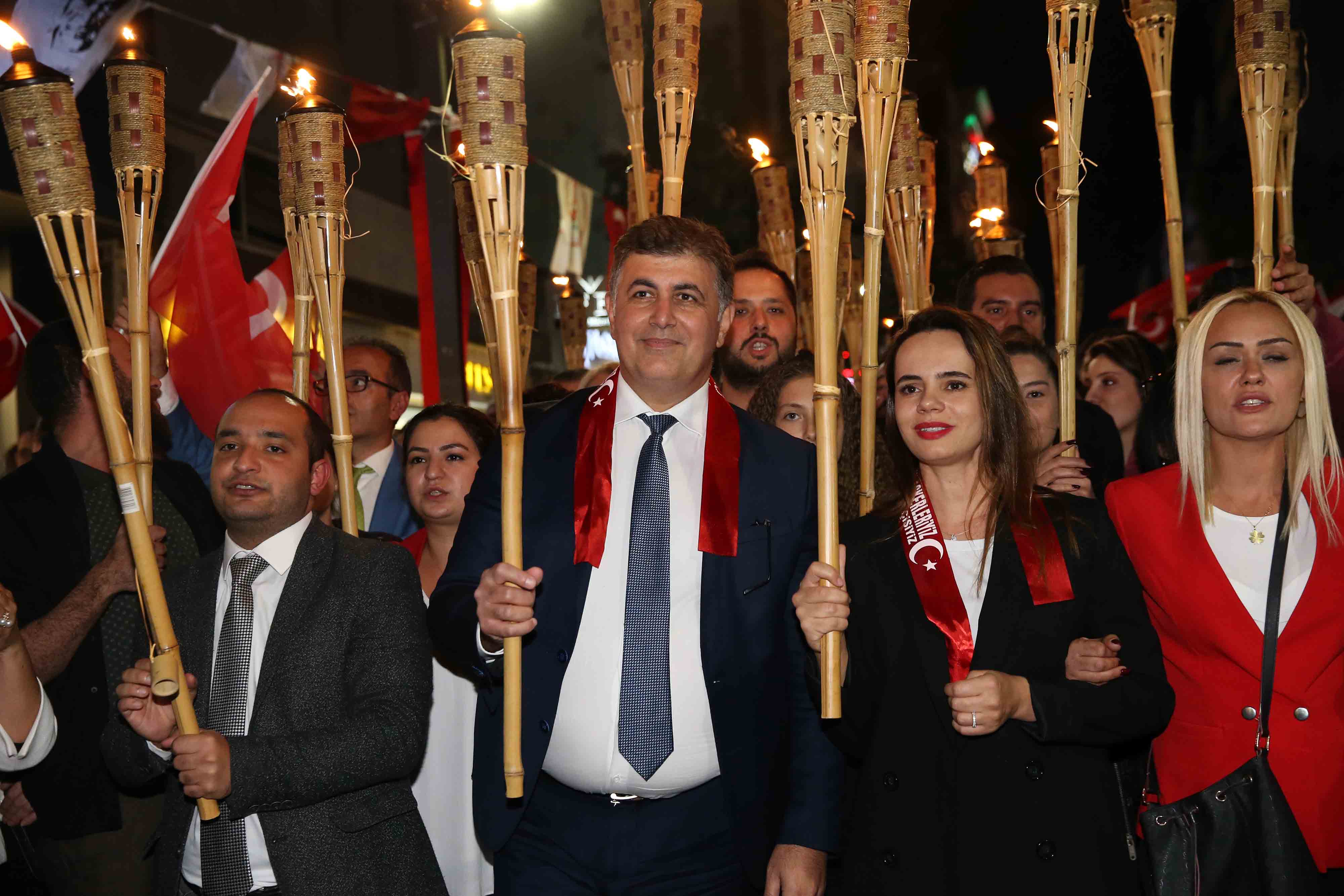 İzmir'i Cumhuriyet coşkusu sardı