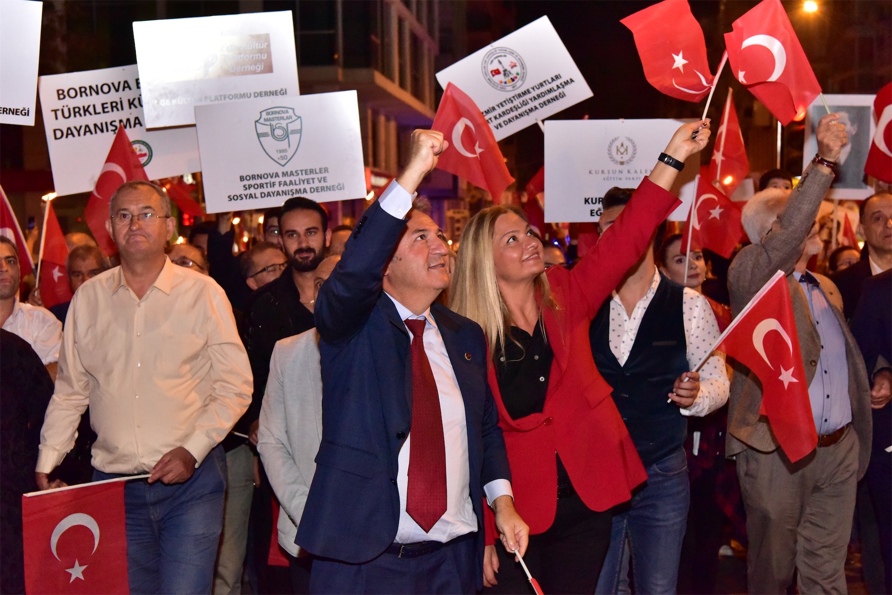 İzmir'i Cumhuriyet coşkusu sardı