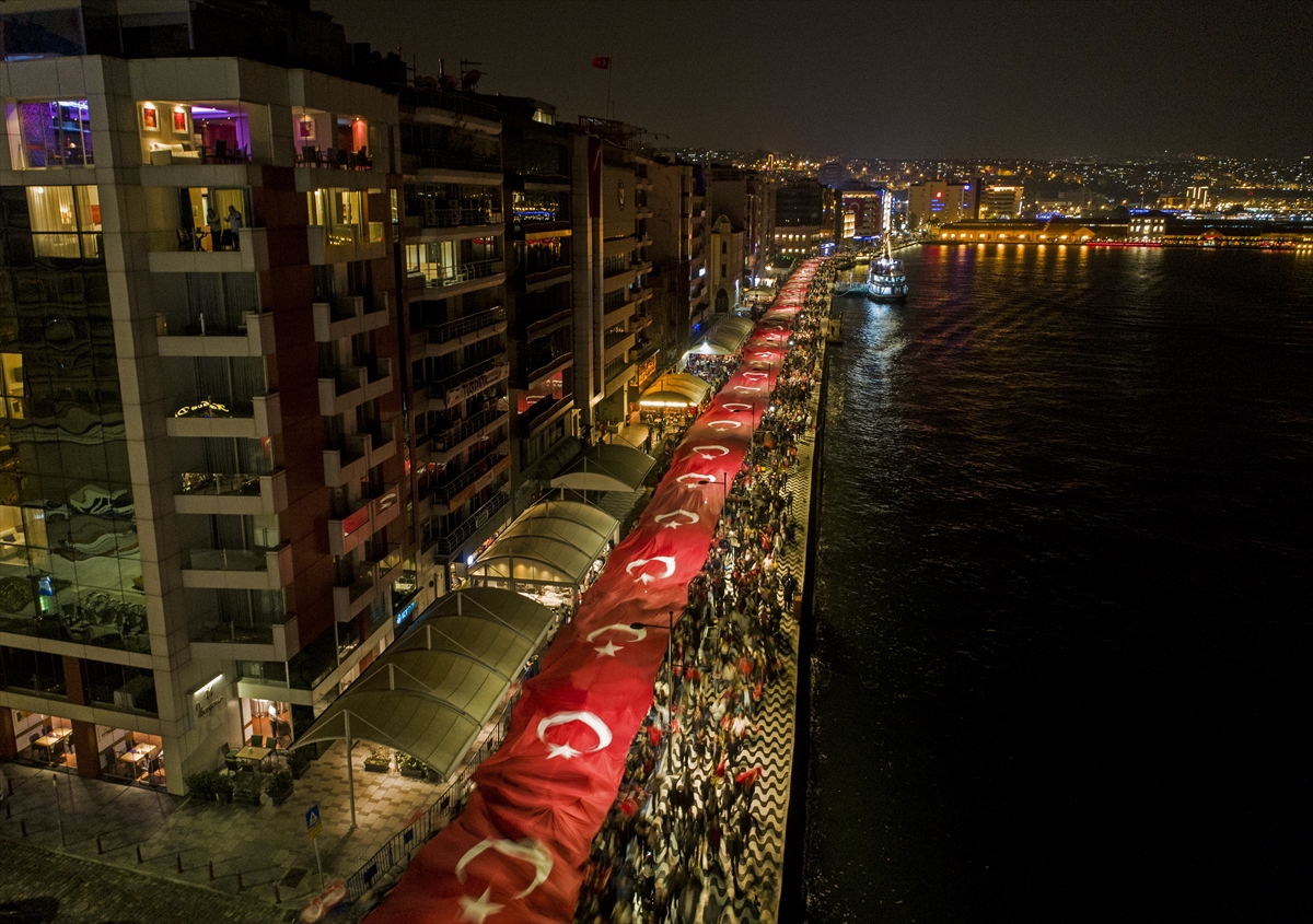 Kordon'da 350 metrelik Türk Bayrağı