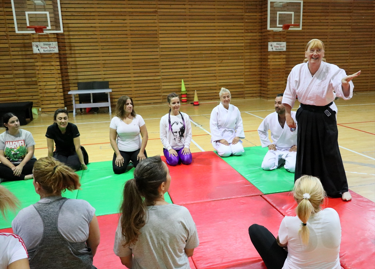 Görme engelli İngiliz sporcudan kadınlara aikido dersi!