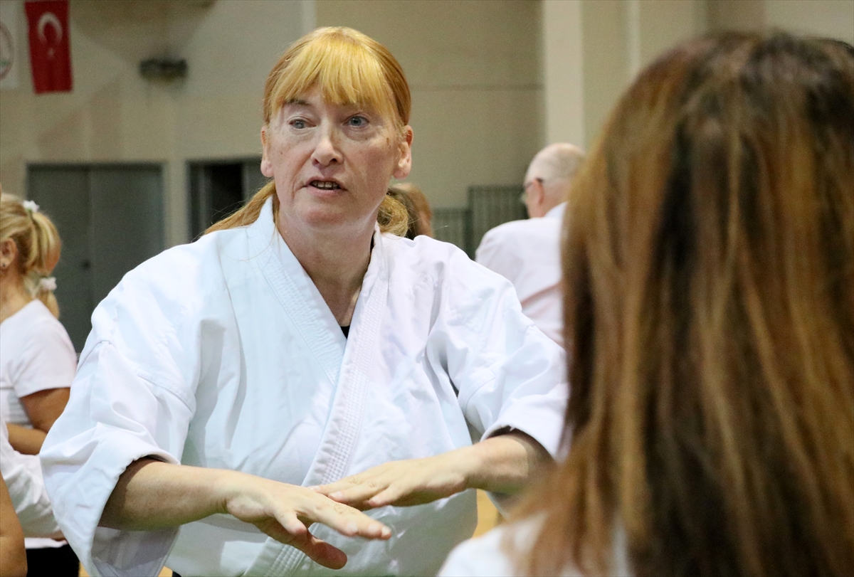 Görme engelli İngiliz sporcudan kadınlara aikido dersi!