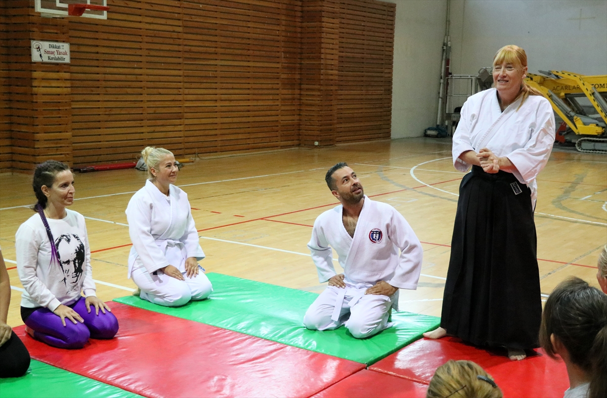 Görme engelli İngiliz sporcudan kadınlara aikido dersi!