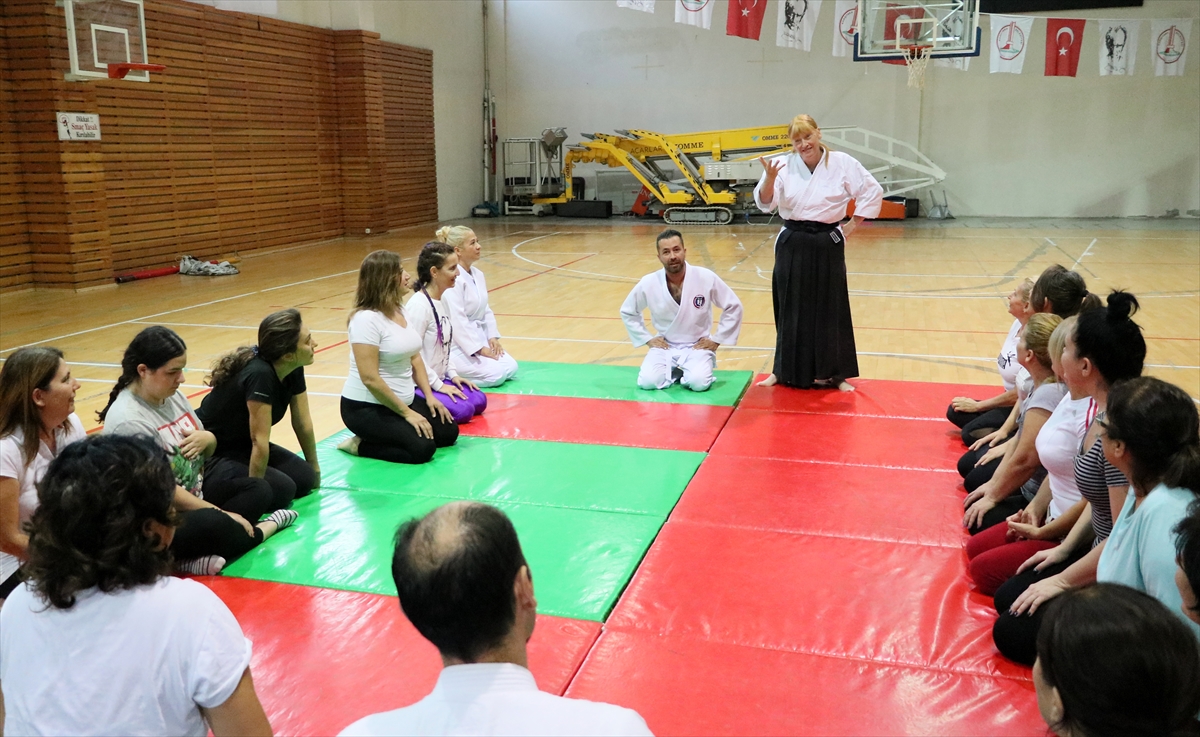 Görme engelli İngiliz sporcudan kadınlara aikido dersi!