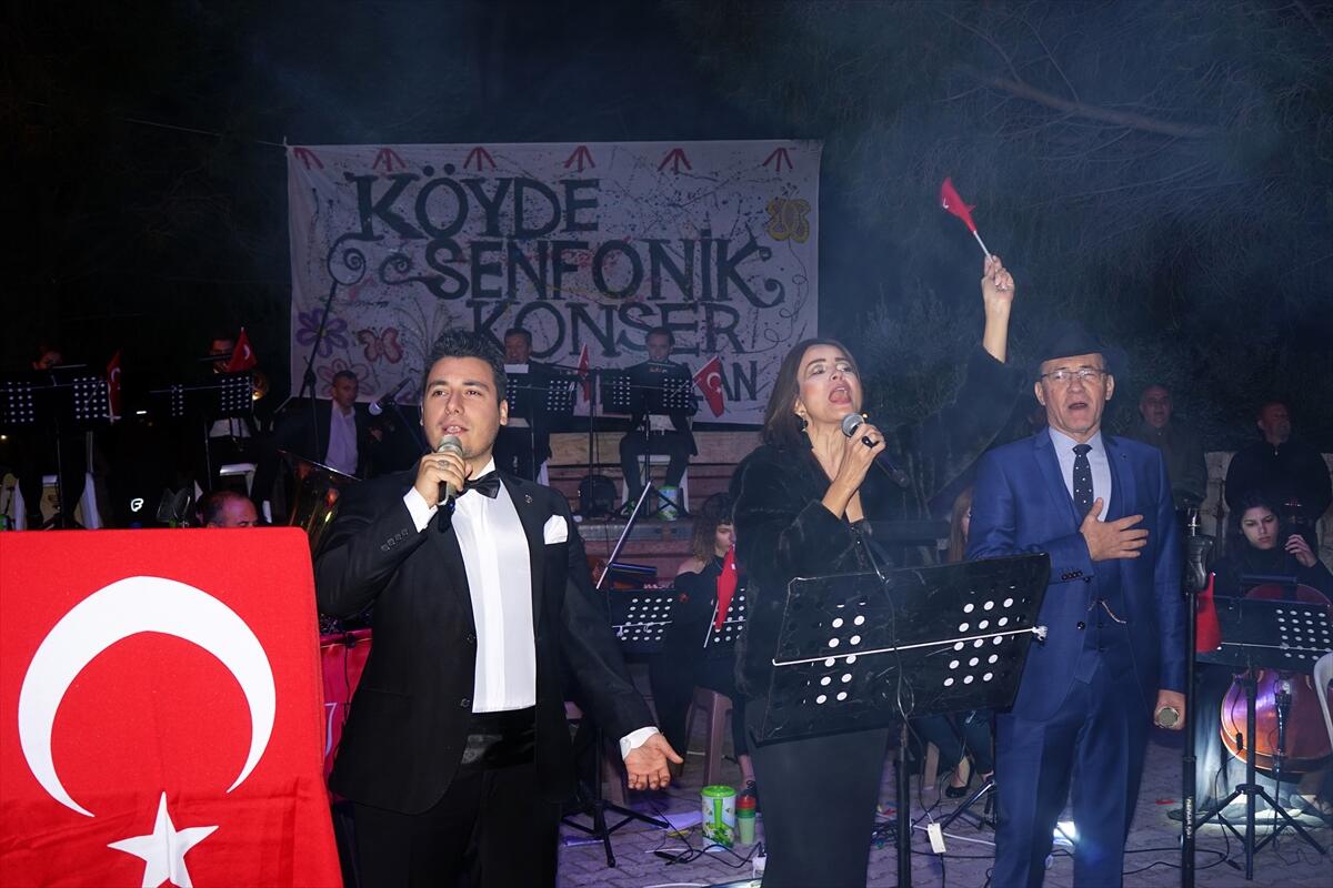 Traktör kasasında senfonik konser