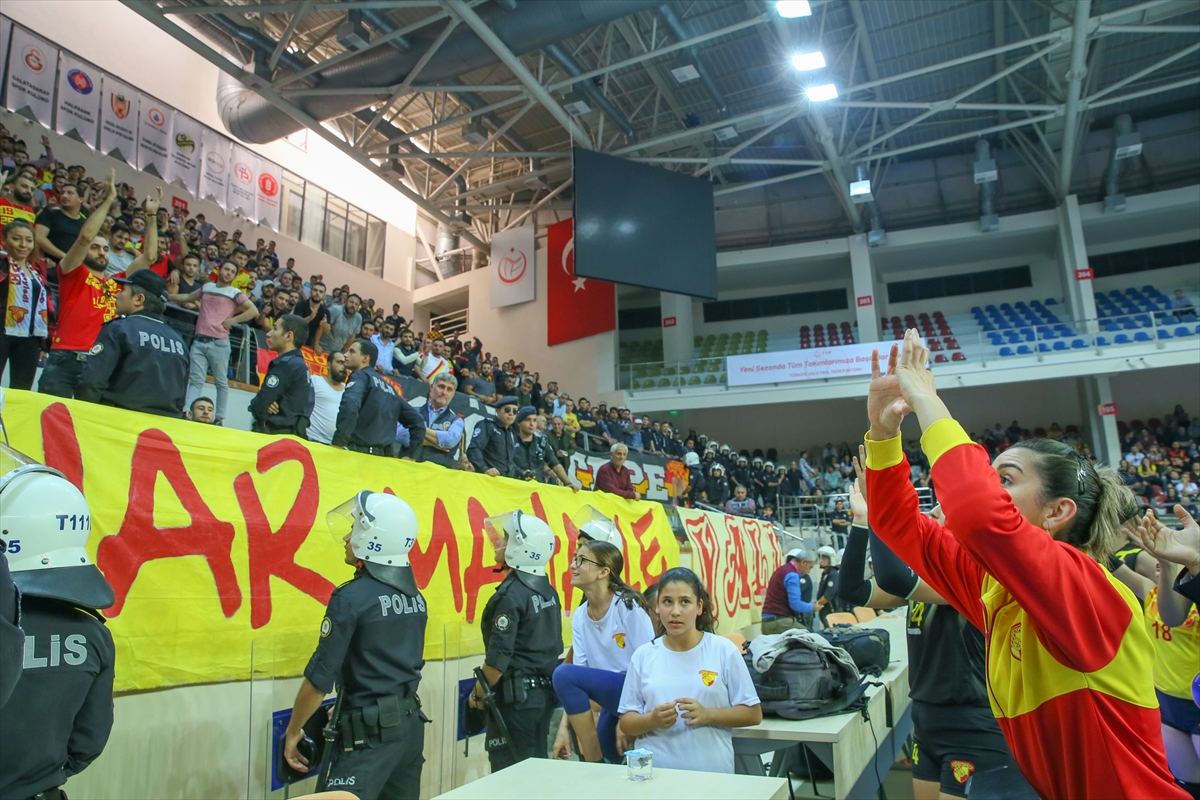 İzmir derbisinde olay çıktı