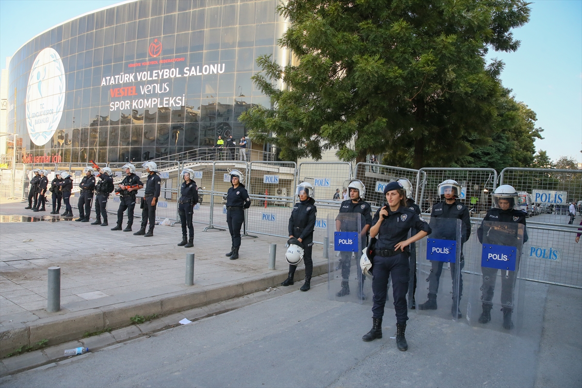 İzmir derbisinde olay çıktı