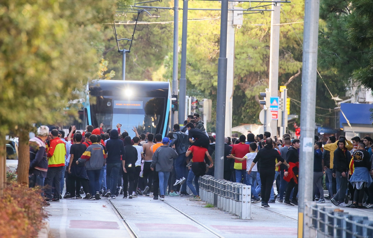 İzmir derbisinde olay çıktı