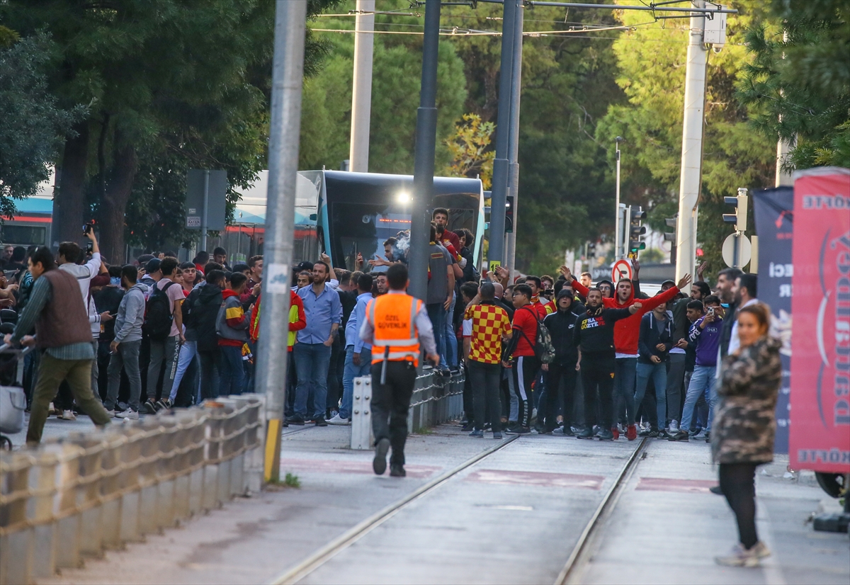 İzmir derbisinde olay çıktı