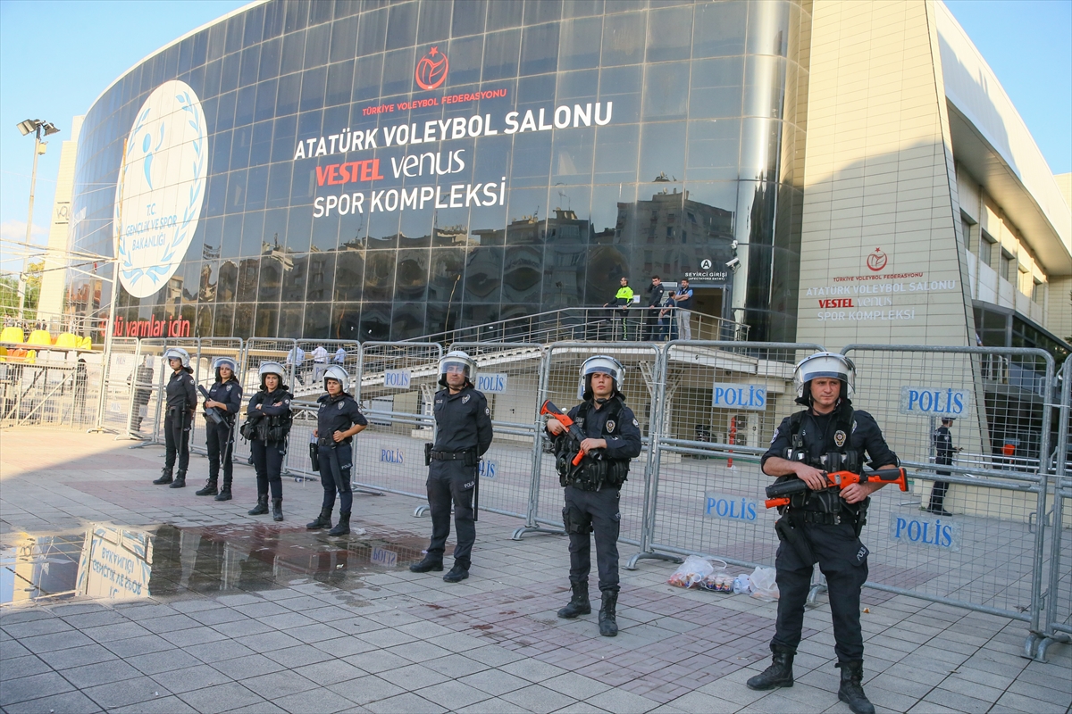 İzmir derbisinde olay çıktı