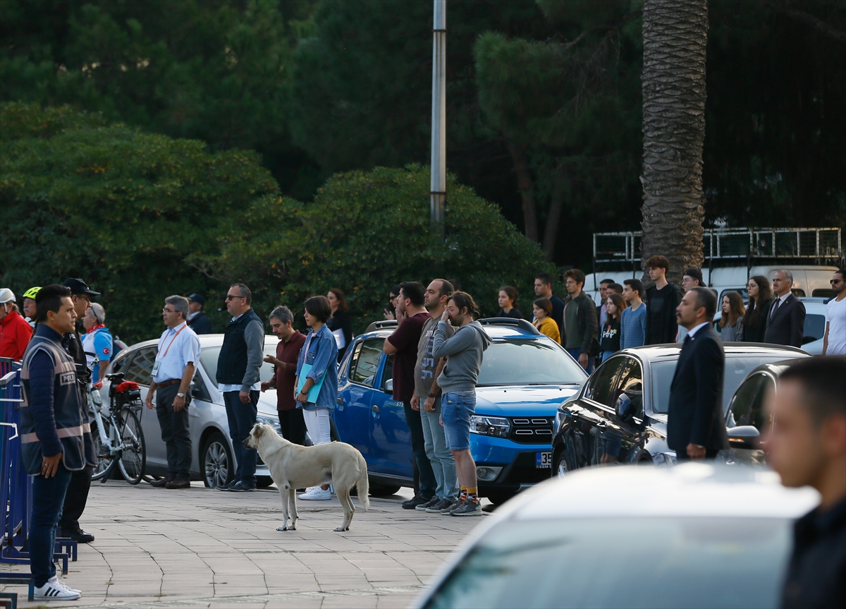 Saat 09:05'te... İzmir'de hayat durdu!