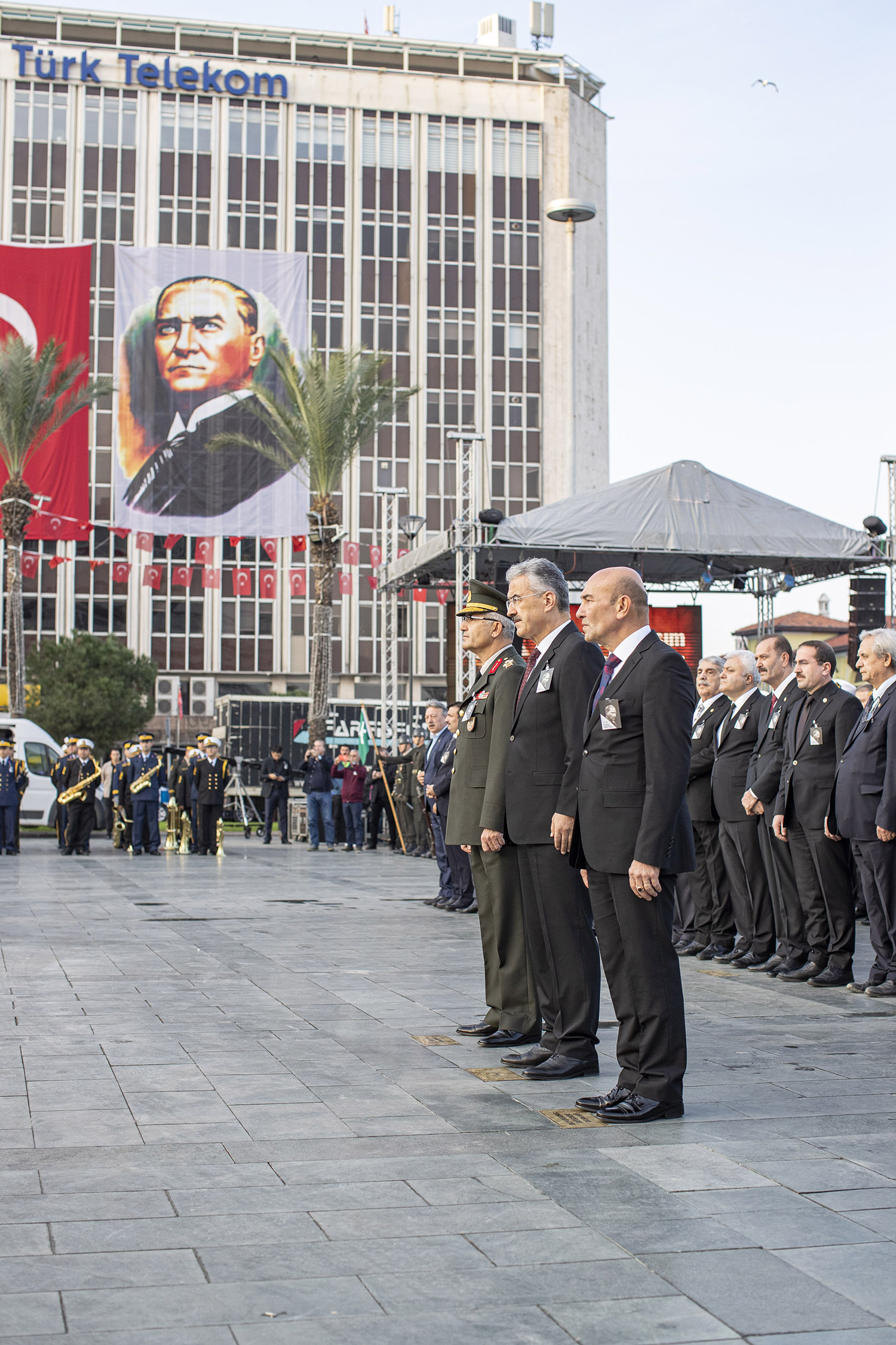 Saat 09:05'te... İzmir'de hayat durdu!