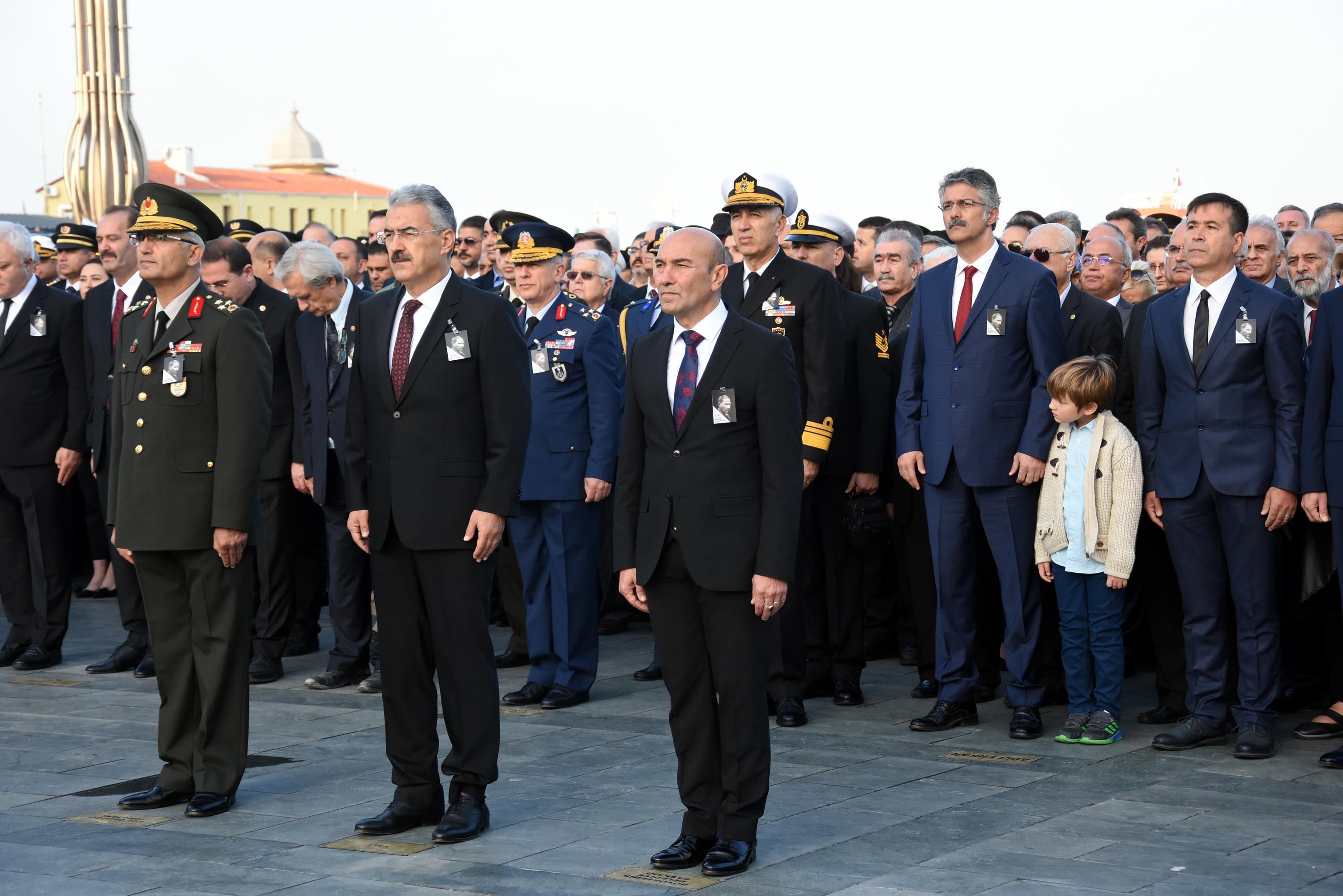 Saat 09:05'te... İzmir'de hayat durdu!