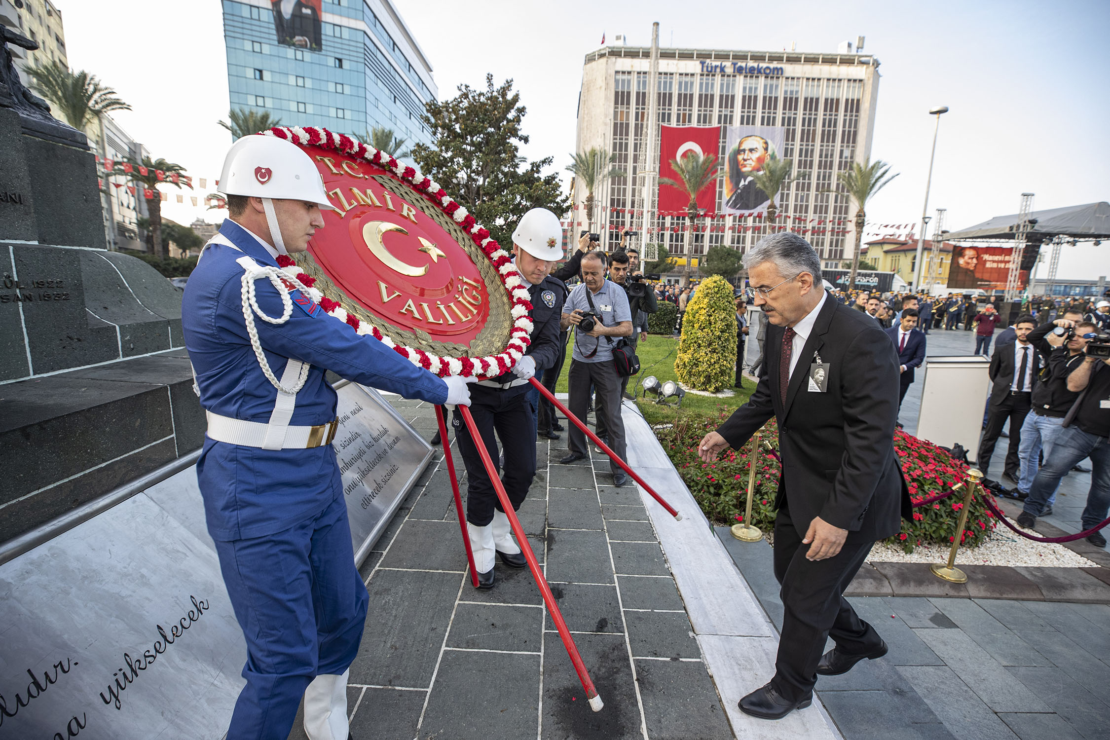 Saat 09:05'te... İzmir'de hayat durdu!