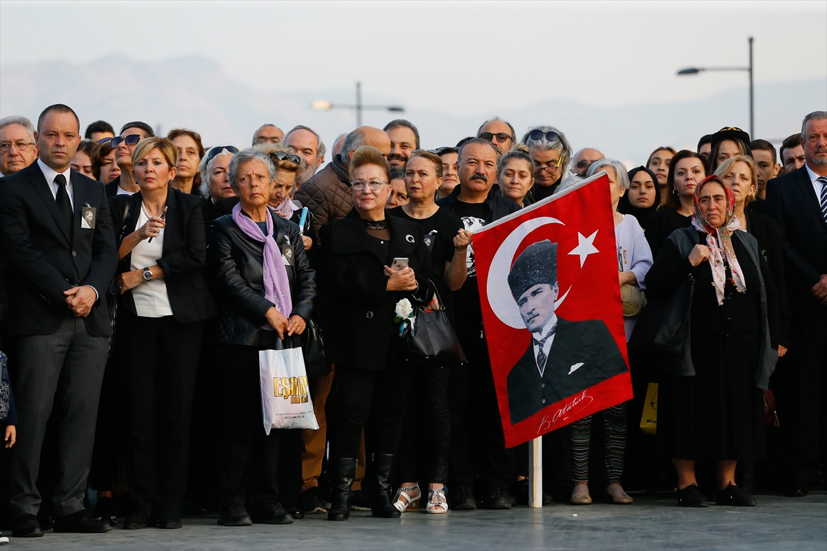 Saat 09:05'te... İzmir'de hayat durdu!