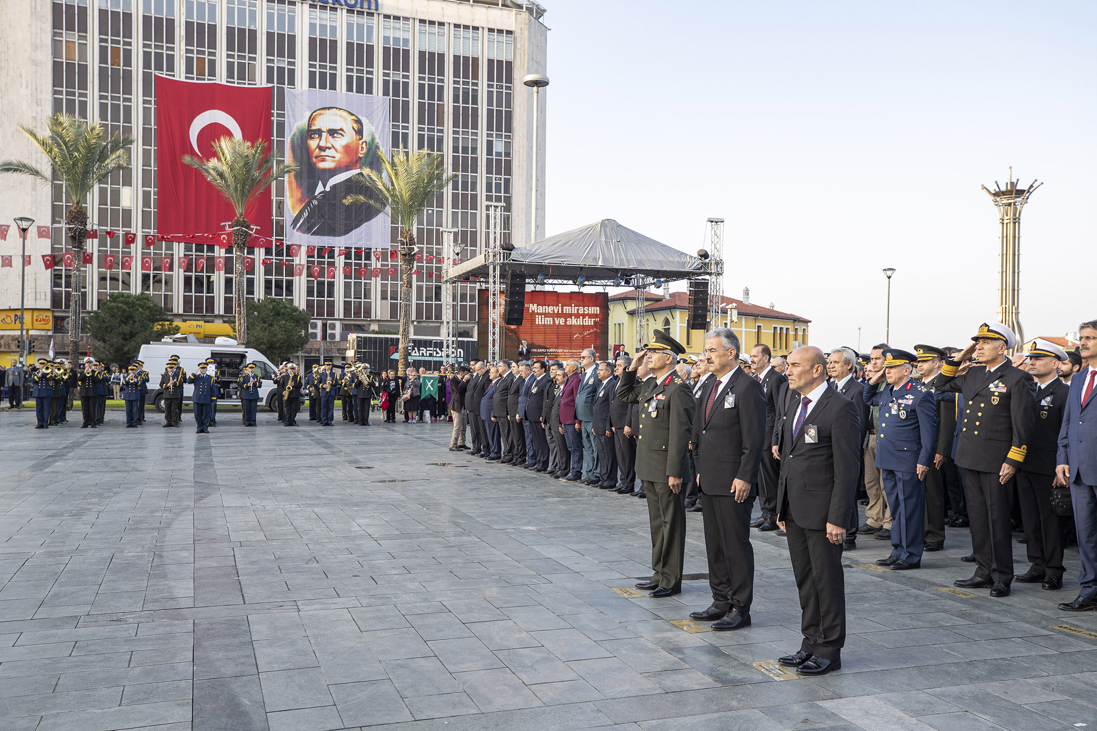 Saat 09:05'te... İzmir'de hayat durdu!