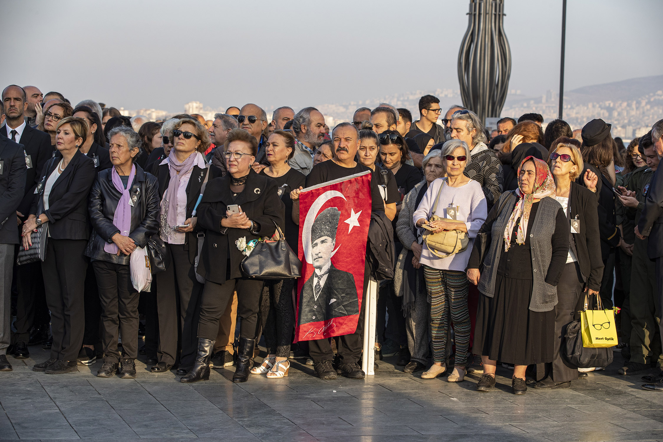 Saat 09:05'te... İzmir'de hayat durdu!