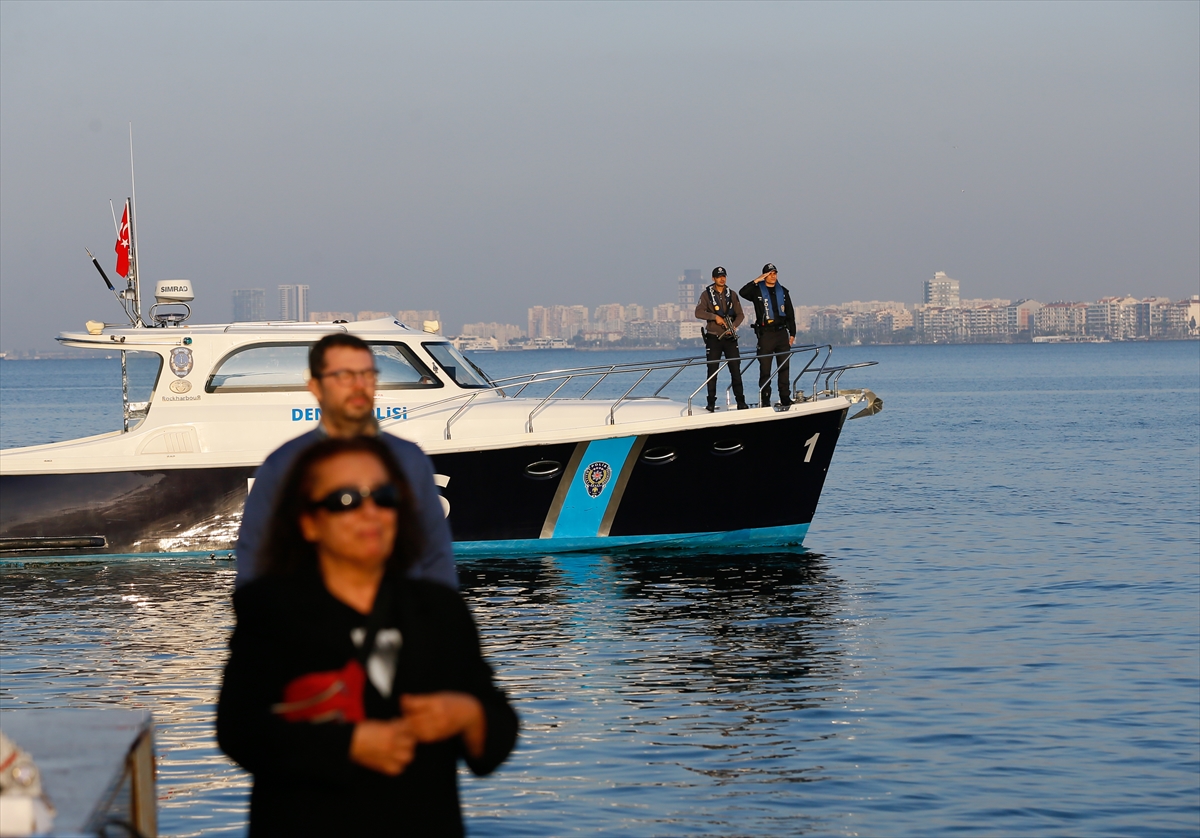 Saat 09:05'te... İzmir'de hayat durdu!