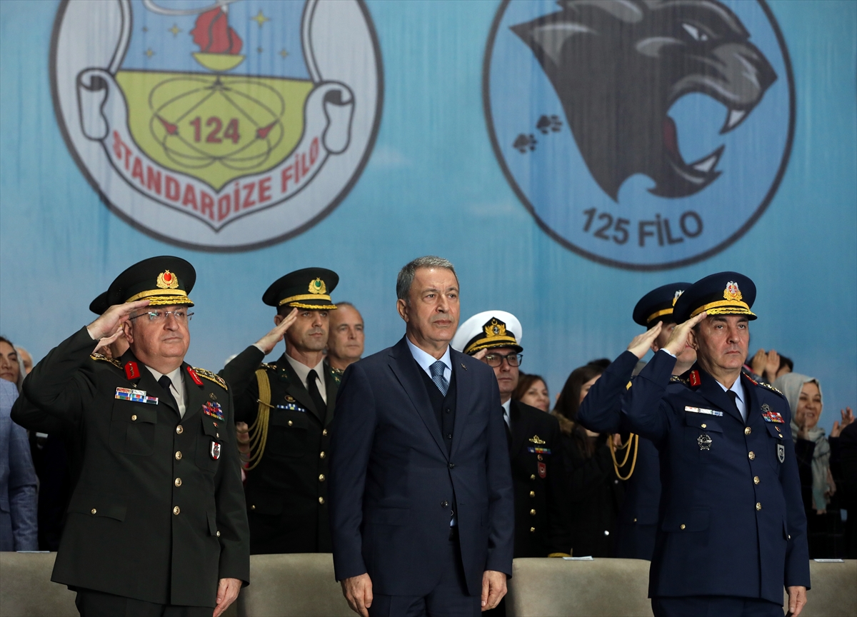 Genç kartallar brövelerini taktı