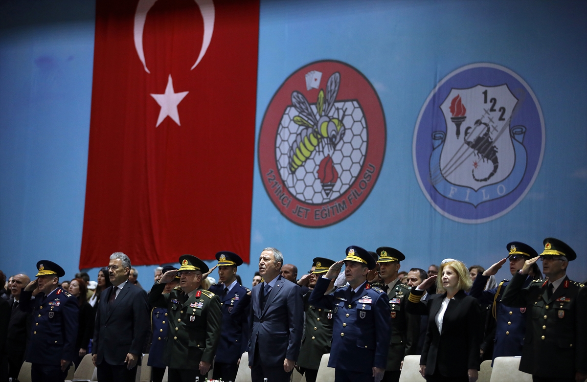 Genç kartallar brövelerini taktı